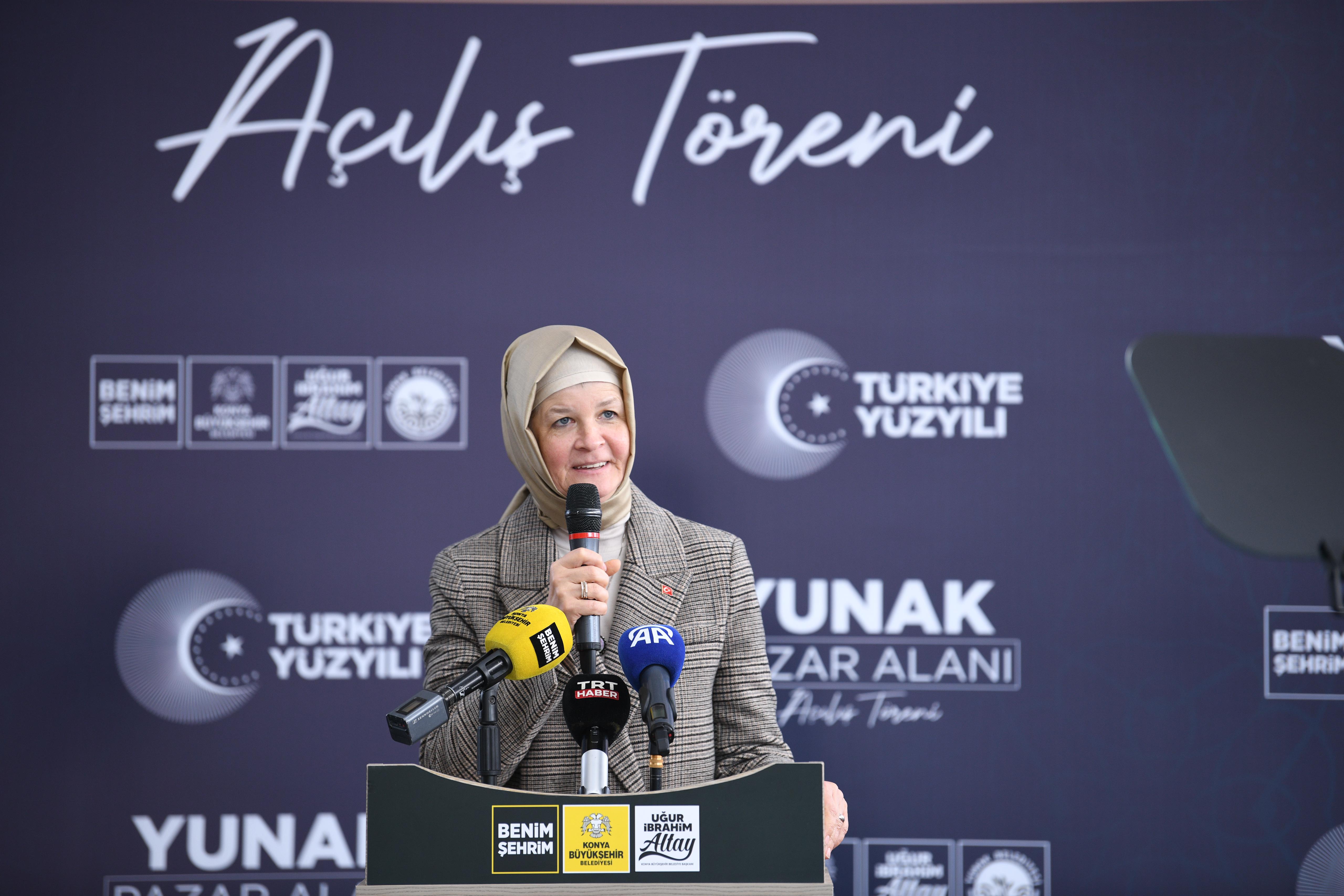 BAKAN GÖKTAŞ KONYA BÜYÜKŞEHİR’İN YUNAK’A KAZANDIRDIĞI KAPALI PAZAR YERİNİN AÇILIŞINI YAPTI