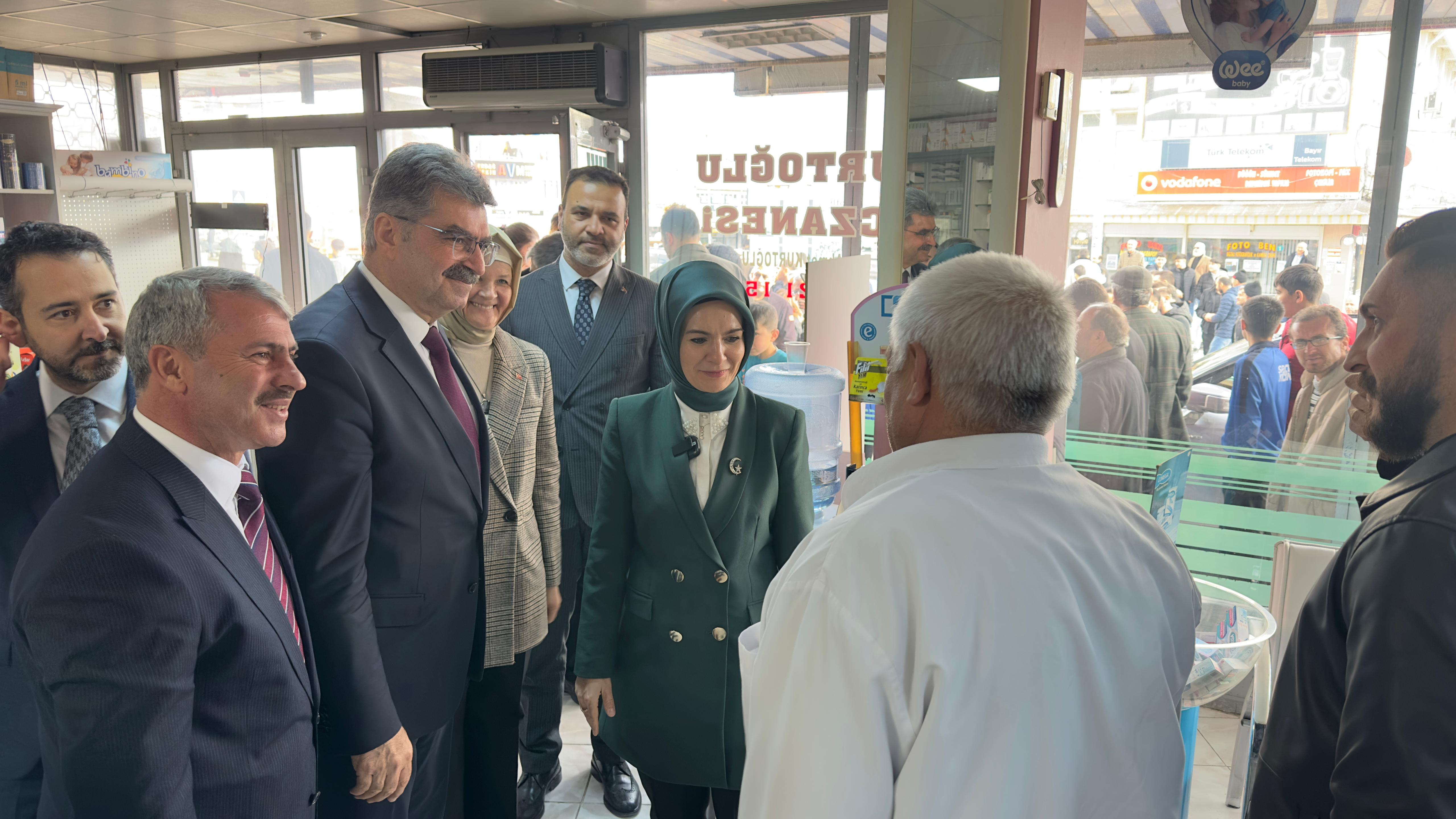 BAKAN GÖKTAŞ KONYA BÜYÜKŞEHİR’İN YUNAK’A KAZANDIRDIĞI KAPALI PAZAR YERİNİN AÇILIŞINI YAPTI