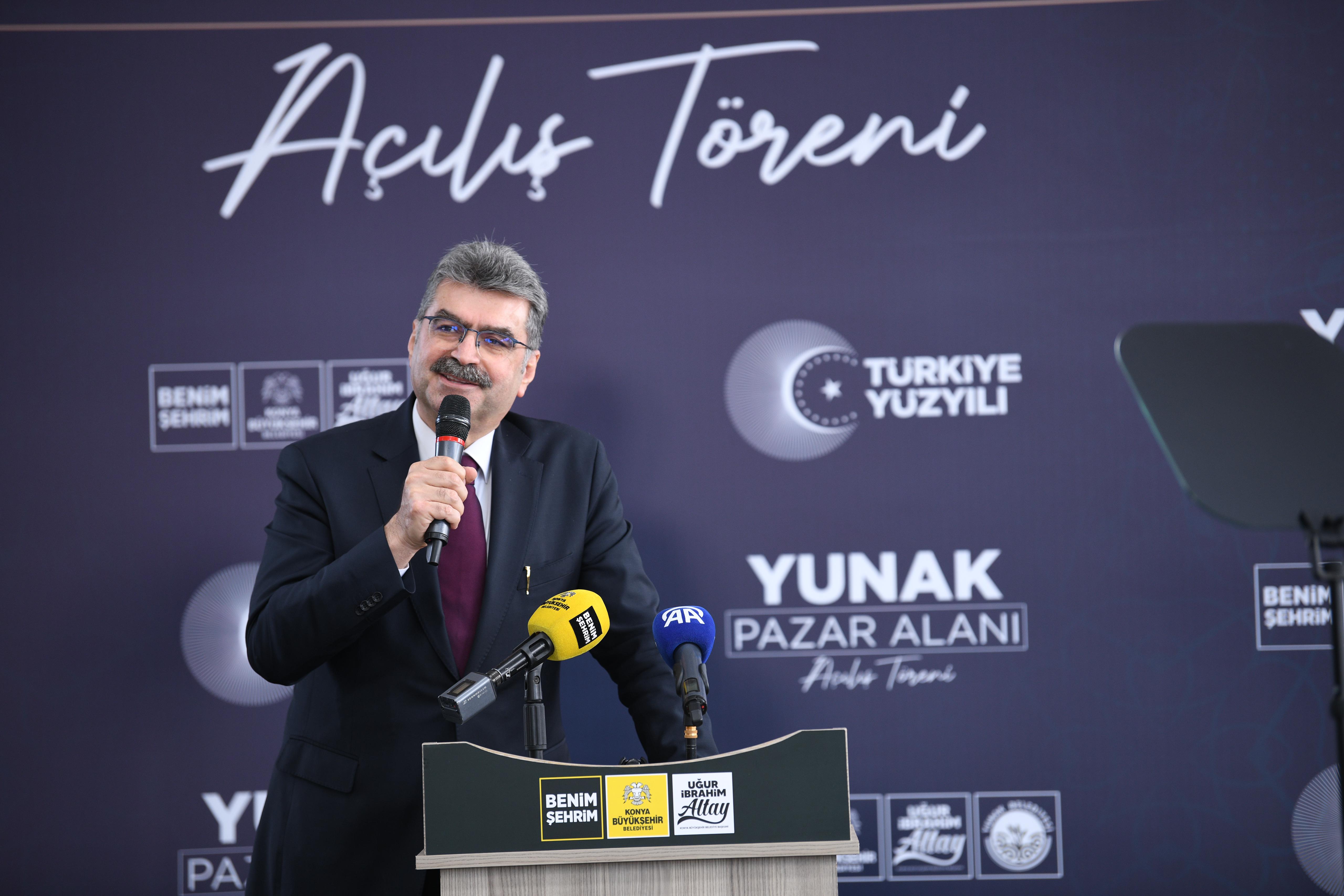 BAKAN GÖKTAŞ KONYA BÜYÜKŞEHİR’İN YUNAK’A KAZANDIRDIĞI KAPALI PAZAR YERİNİN AÇILIŞINI YAPTI