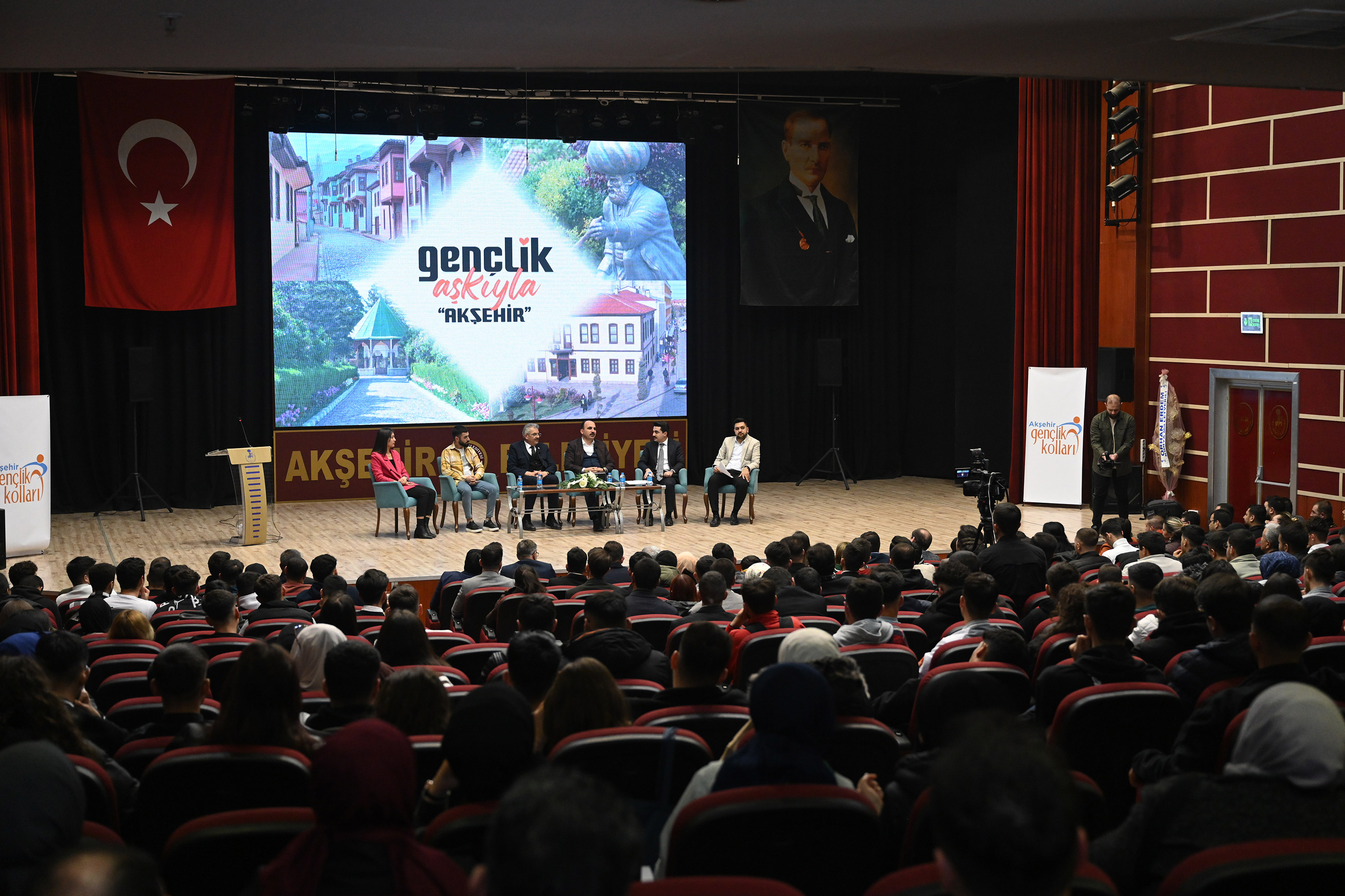 BAŞKAN ALTAY AKŞEHİR’DE ESNAFLA VE GENÇLERLE BULUŞTU