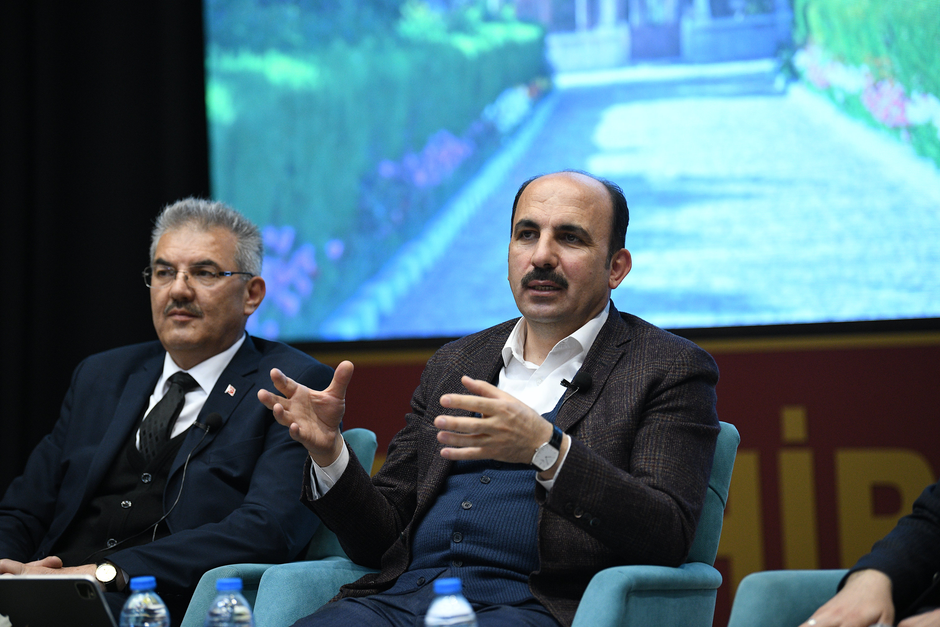BAŞKAN ALTAY AKŞEHİR’DE ESNAFLA VE GENÇLERLE BULUŞTU