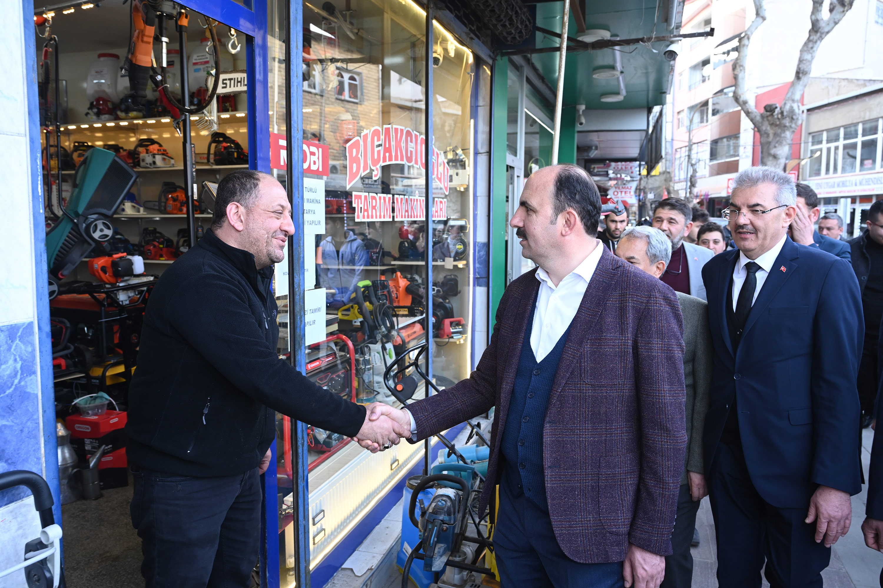 BAŞKAN ALTAY AKŞEHİR’DE ESNAFLA VE GENÇLERLE BULUŞTU