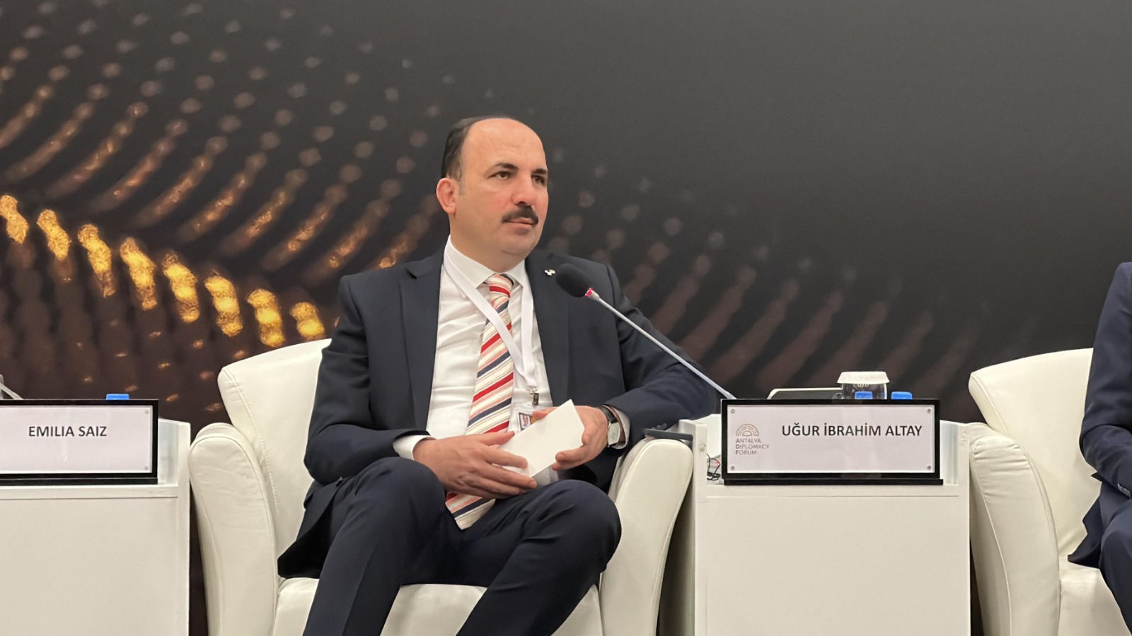 BAŞKAN ALTAY, ANTALYA DİPLOMASİ FORUMU’NDA DÜZENLENEN “KÜRESEL MESELELER İÇİN YEREL YAKLAŞIMLAR” PANELİNE KATILDI