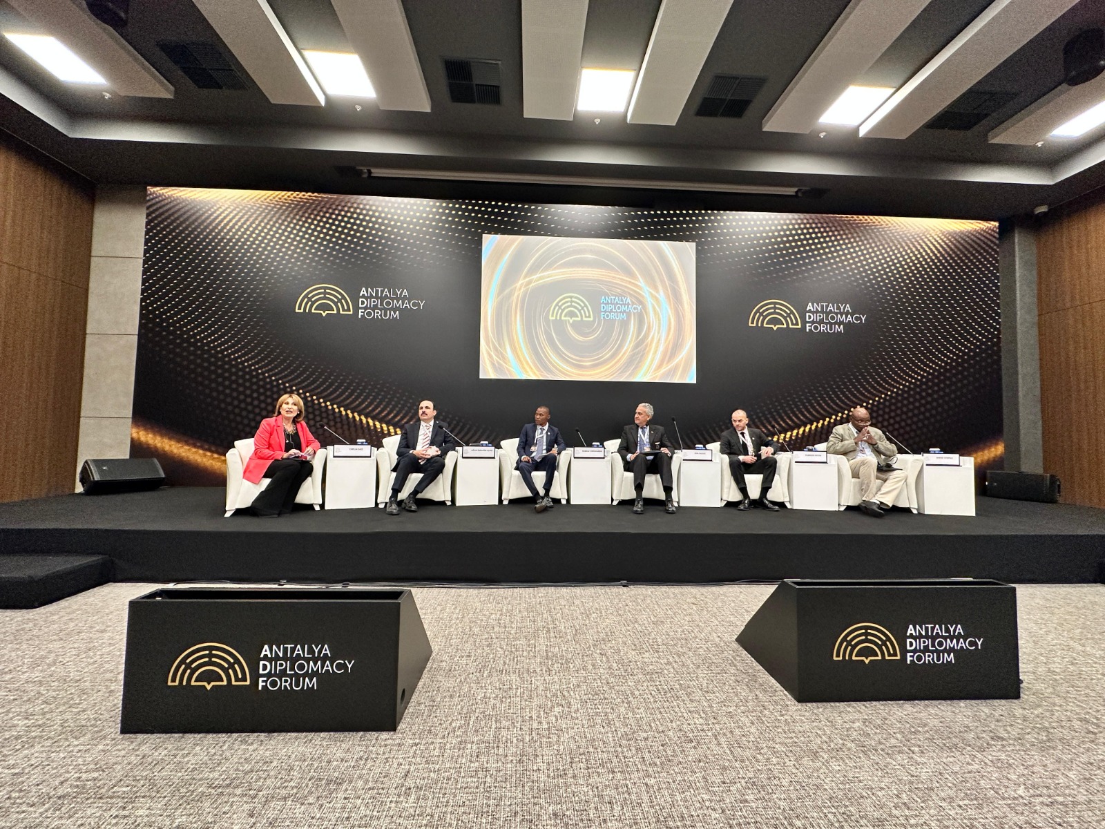 BAŞKAN ALTAY, ANTALYA DİPLOMASİ FORUMU’NDA DÜZENLENEN “KÜRESEL MESELELER İÇİN YEREL YAKLAŞIMLAR” PANELİNE KATILDI