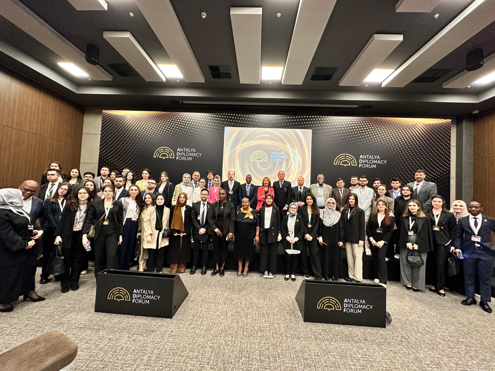 BAŞKAN ALTAY, ANTALYA DİPLOMASİ FORUMU’NDA DÜZENLENEN “KÜRESEL MESELELER İÇİN YEREL YAKLAŞIMLAR” PANELİNE KATILDI