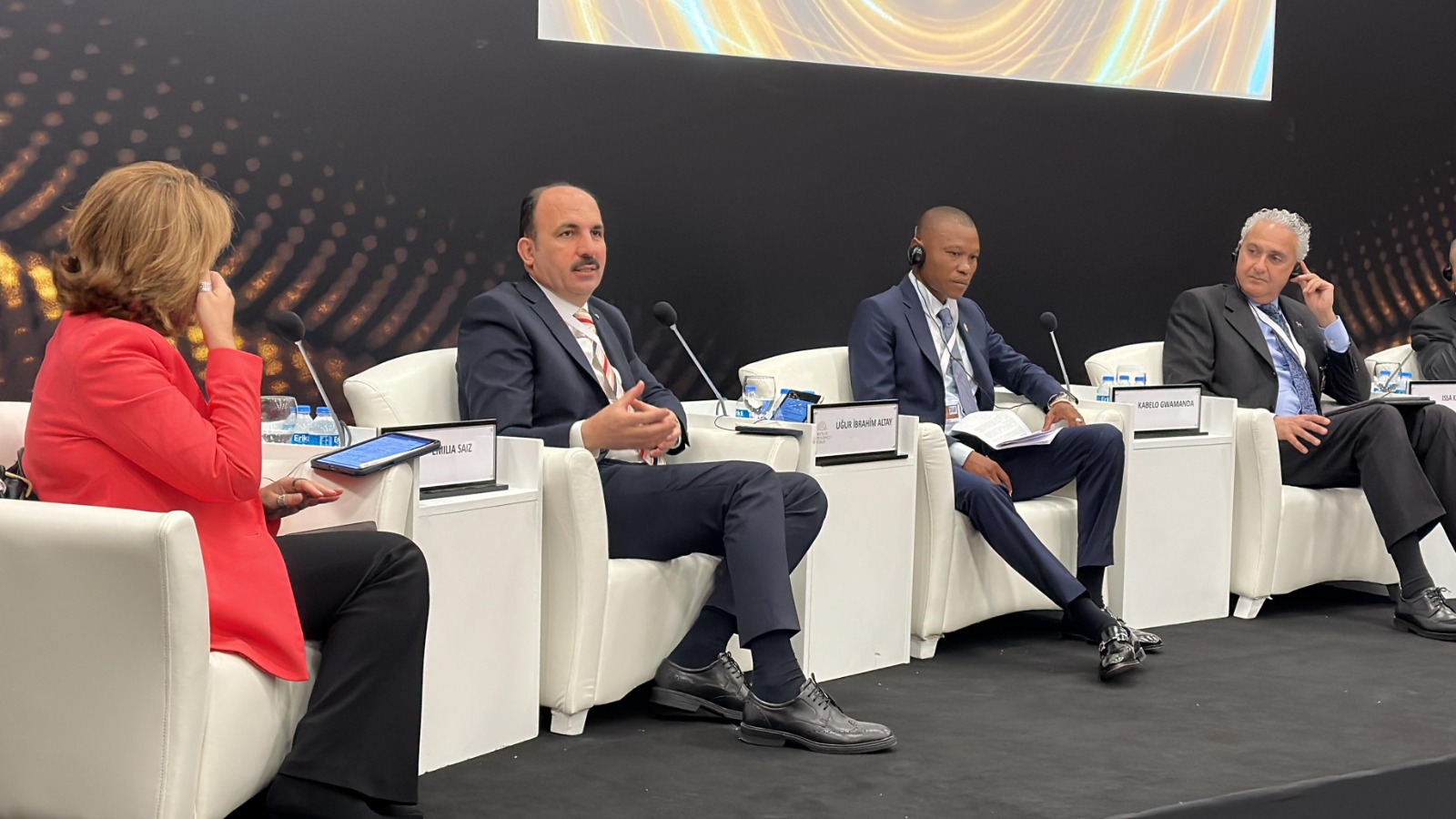 BAŞKAN ALTAY, ANTALYA DİPLOMASİ FORUMU’NDA DÜZENLENEN “KÜRESEL MESELELER İÇİN YEREL YAKLAŞIMLAR” PANELİNE KATILDI