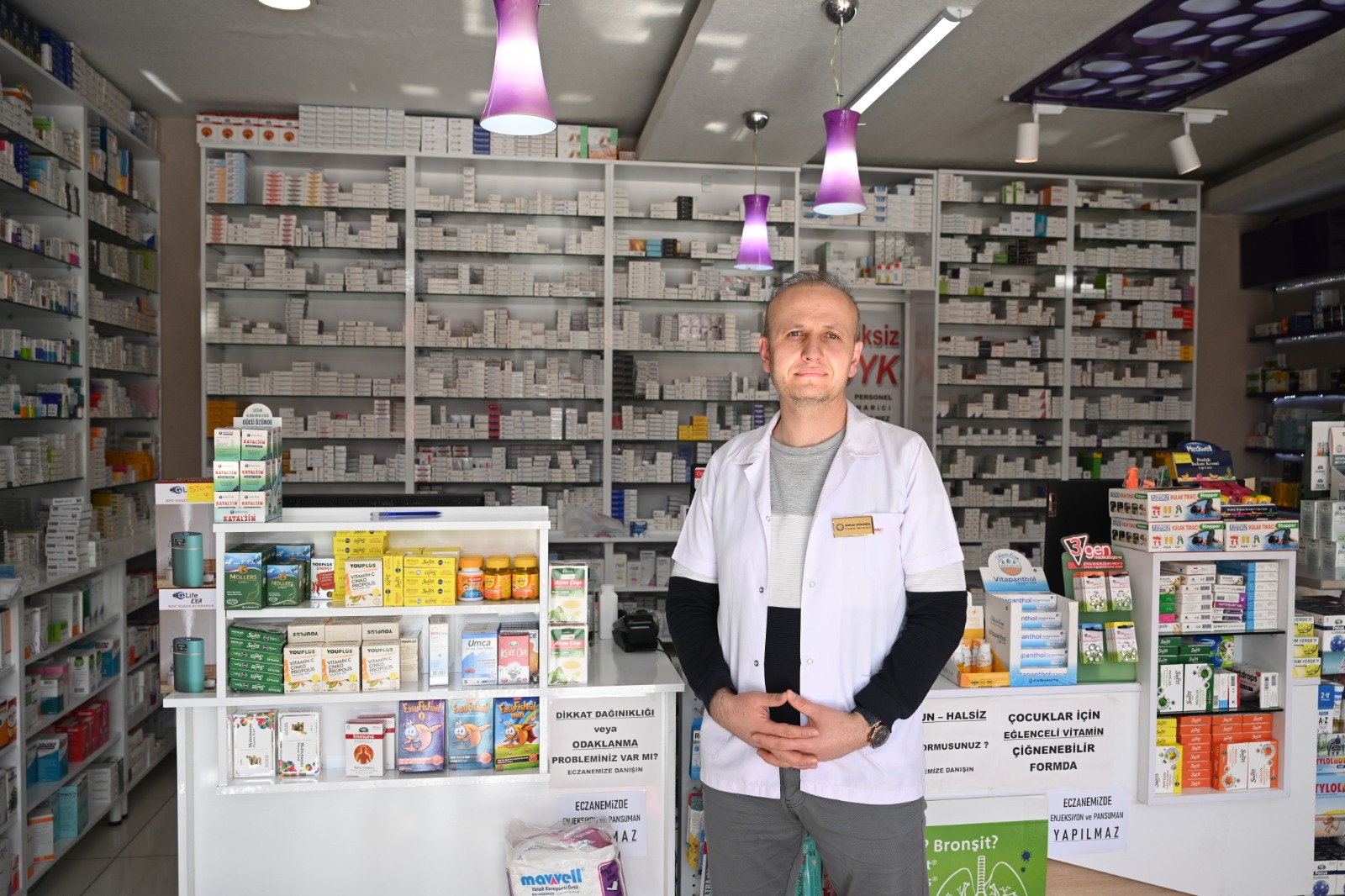 KOMEK ECZANE TEKNİSYENLERİNE İŞARET DİLİ EĞİTİMİ VERİYOR