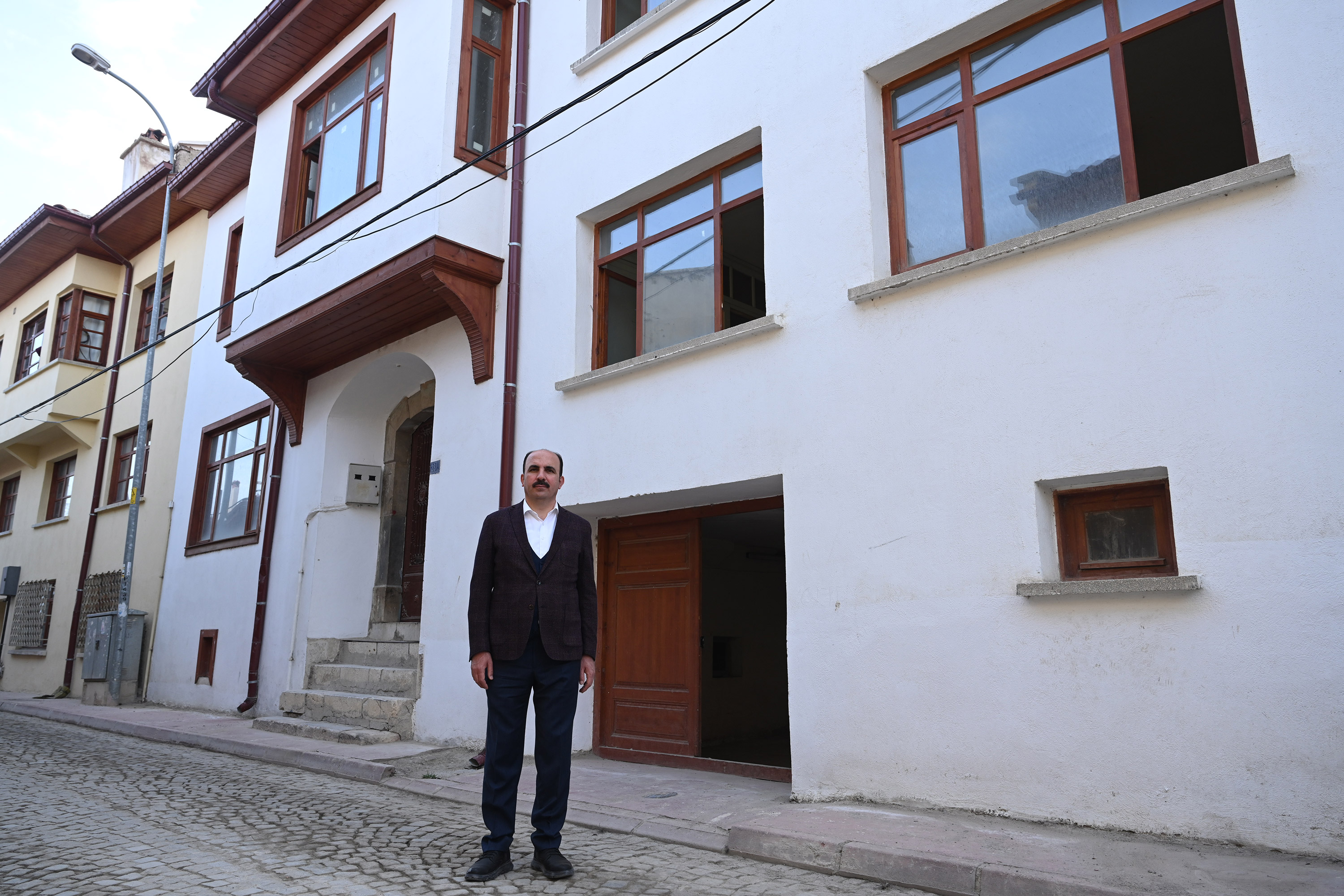 BAŞKAN ALTAY: “TARIK BUĞRA’NIN HATIRALARINI AKŞEHİR’DEKİ EVİNDE YAŞATACAĞIZ”