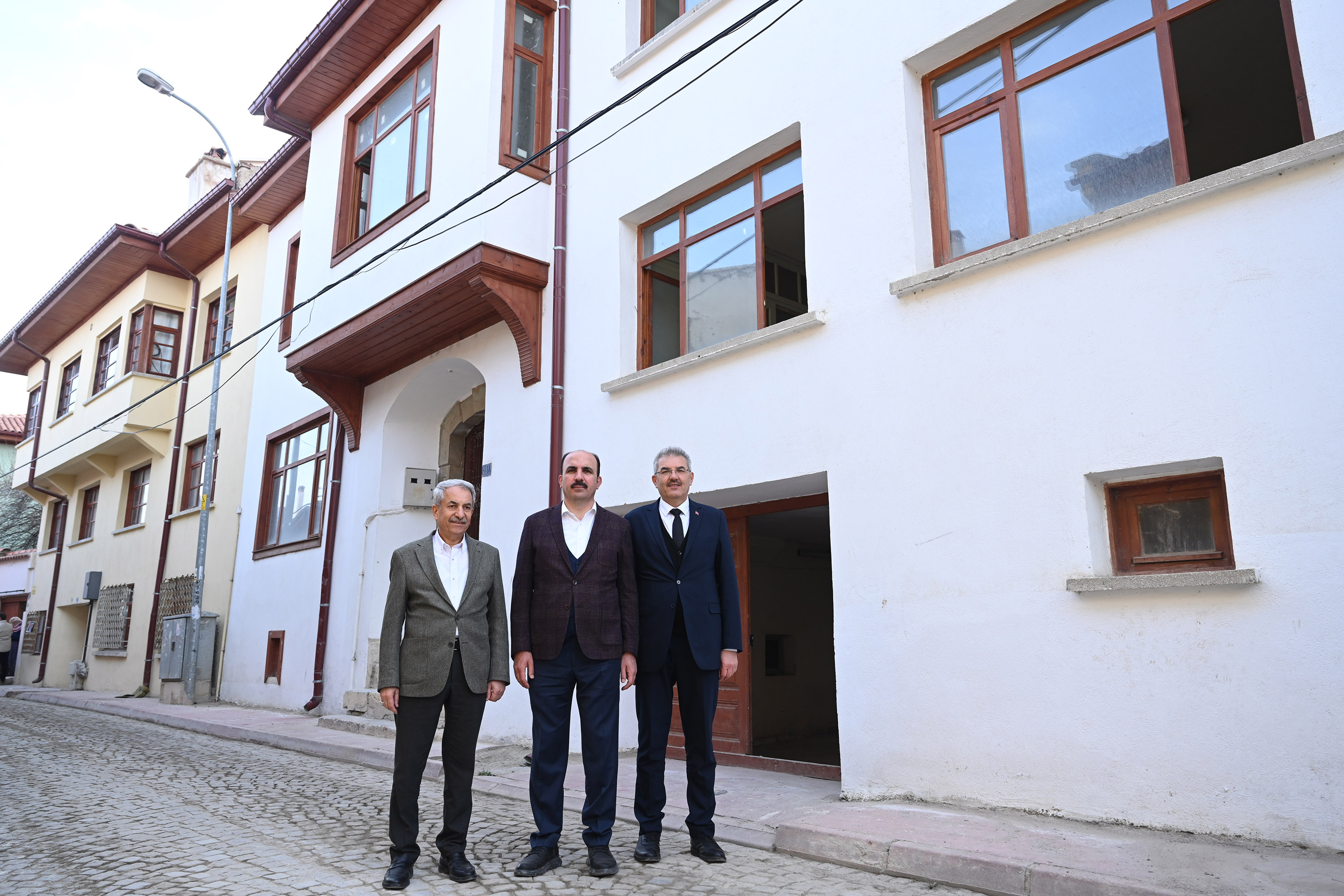 BAŞKAN ALTAY: “TARIK BUĞRA’NIN HATIRALARINI AKŞEHİR’DEKİ EVİNDE YAŞATACAĞIZ”