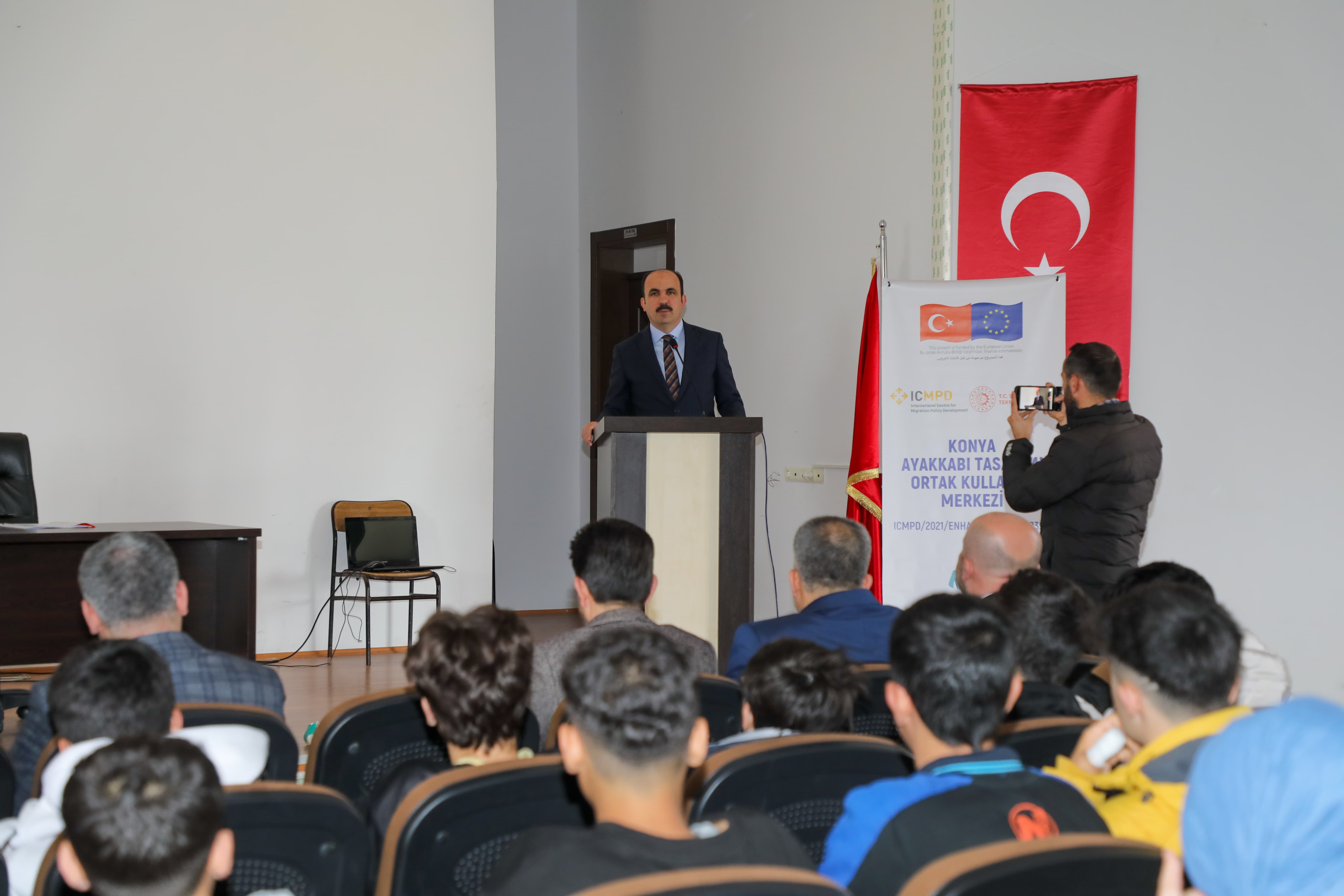 BAŞKAN ALTAY AYAKKABICILAR SANAYİİ’NDE ESNAFLA VE ÖĞRENCİLERLE BULUŞTU