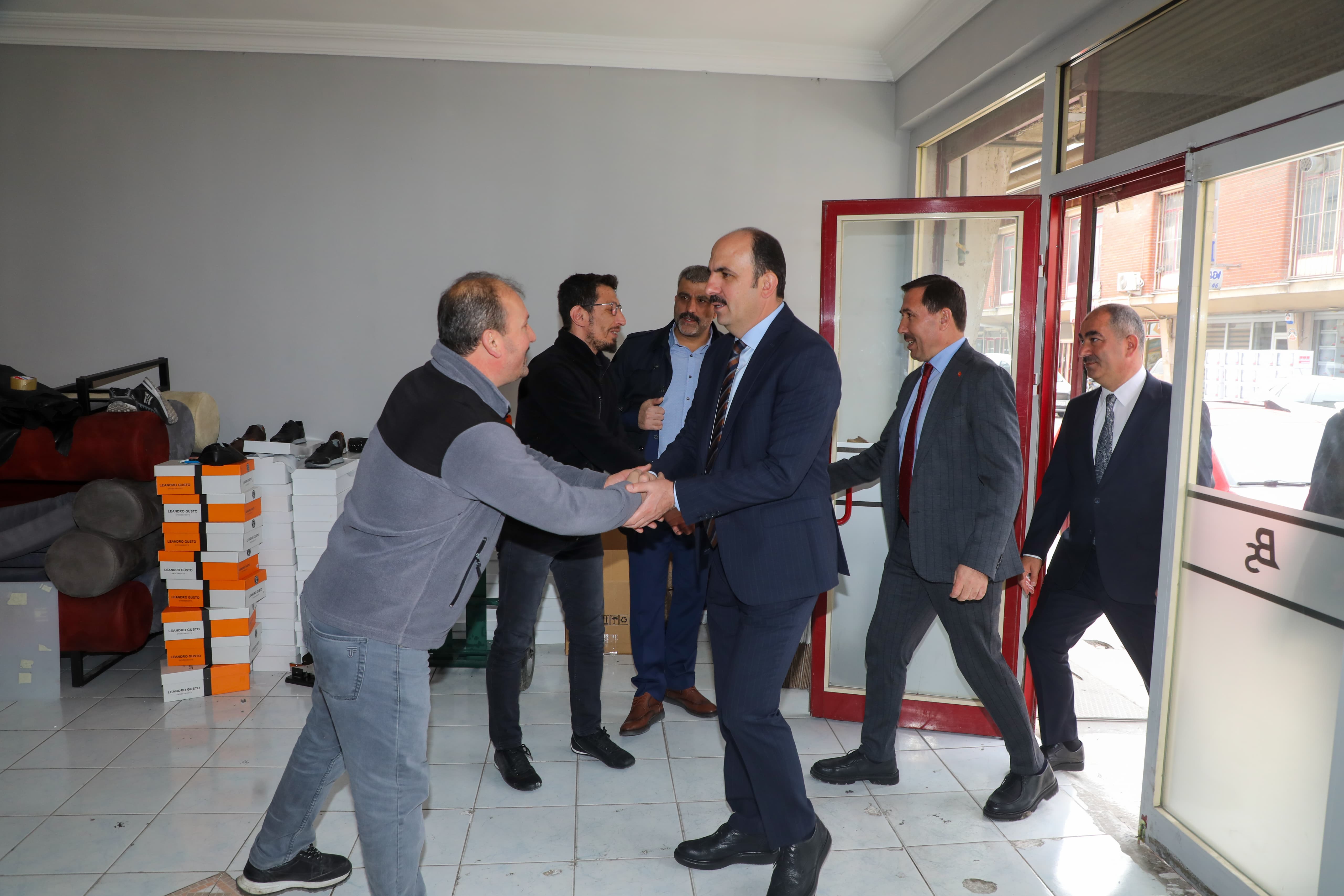 BAŞKAN ALTAY AYAKKABICILAR SANAYİİ’NDE ESNAFLA VE ÖĞRENCİLERLE BULUŞTU