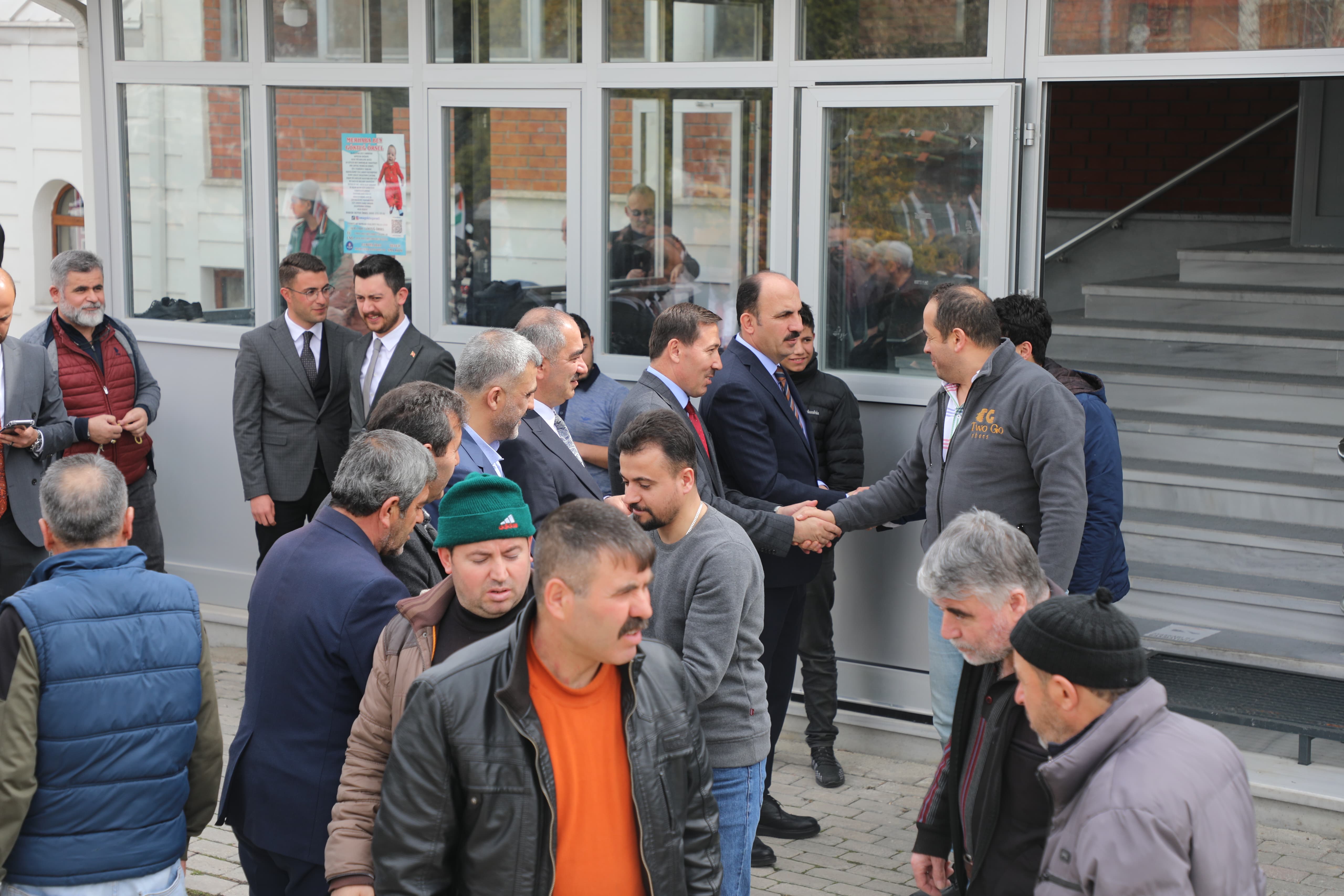BAŞKAN ALTAY AYAKKABICILAR SANAYİİ’NDE ESNAFLA VE ÖĞRENCİLERLE BULUŞTU