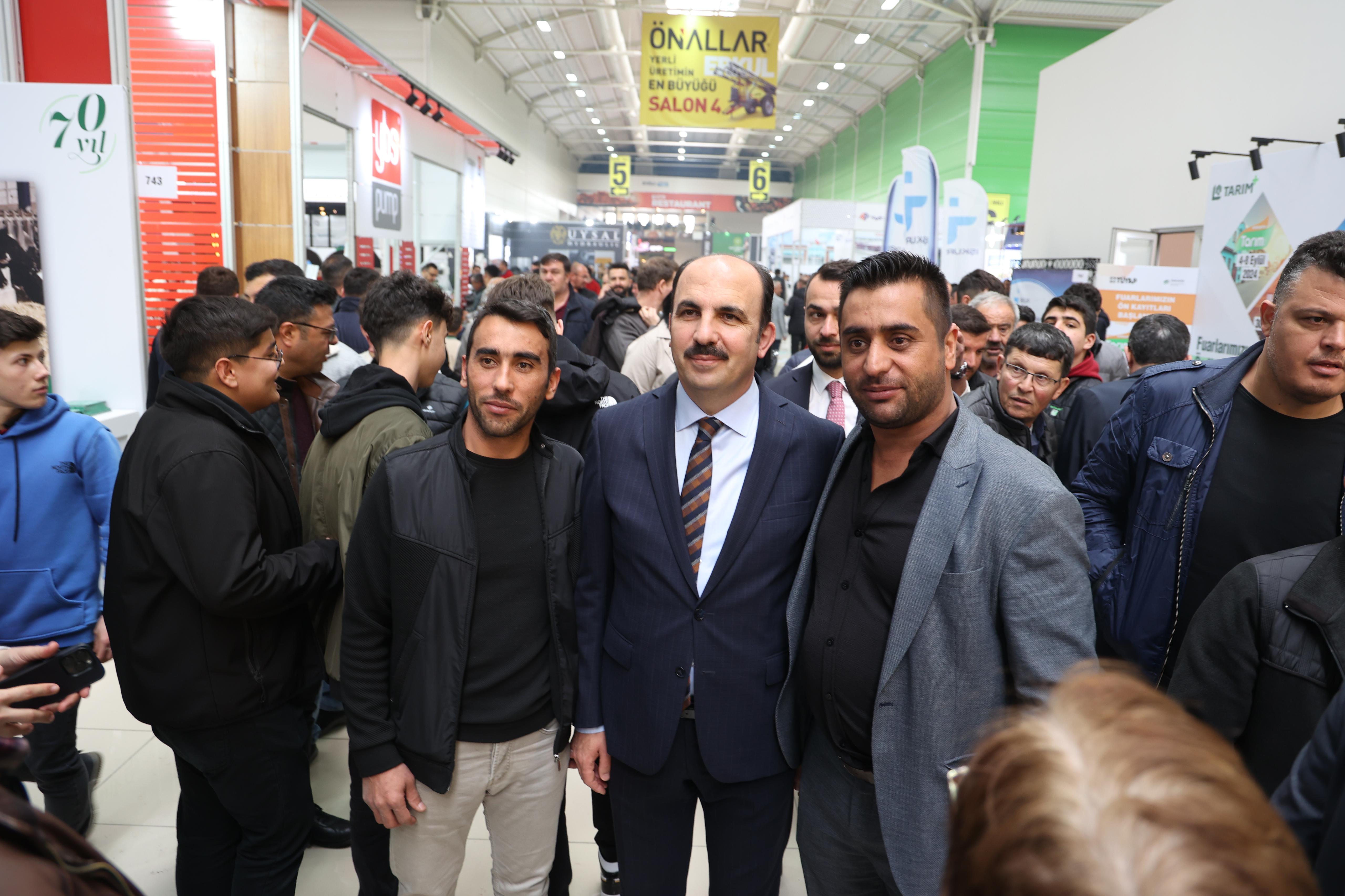 BAŞKAN ALTAY KONYA TARIM FUARI'NDA FİRMALARLA VE ÇİFTÇİLERLE BİR ARAYA GELDİ
