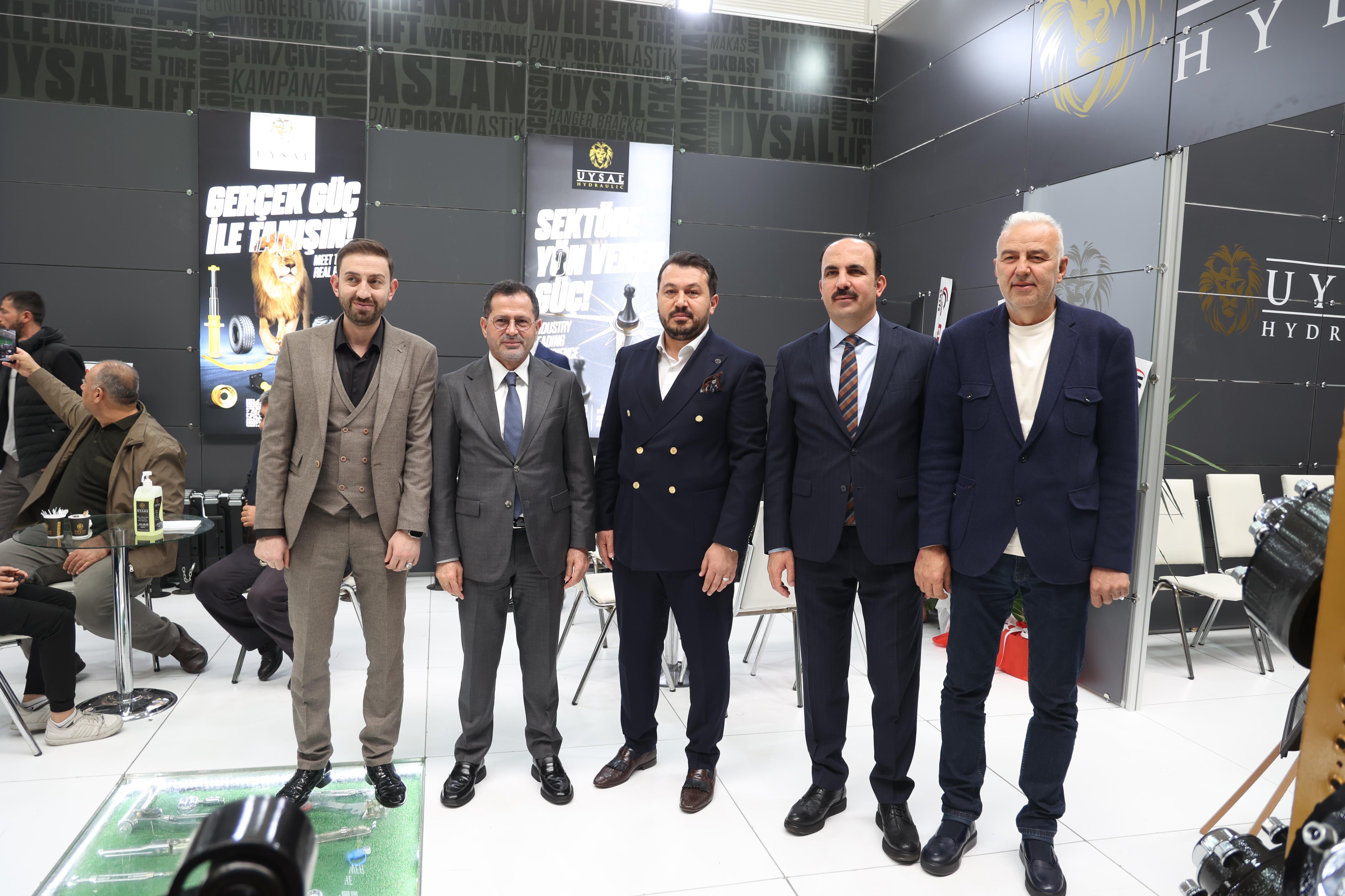 BAŞKAN ALTAY KONYA TARIM FUARI'NDA FİRMALARLA VE ÇİFTÇİLERLE BİR ARAYA GELDİ