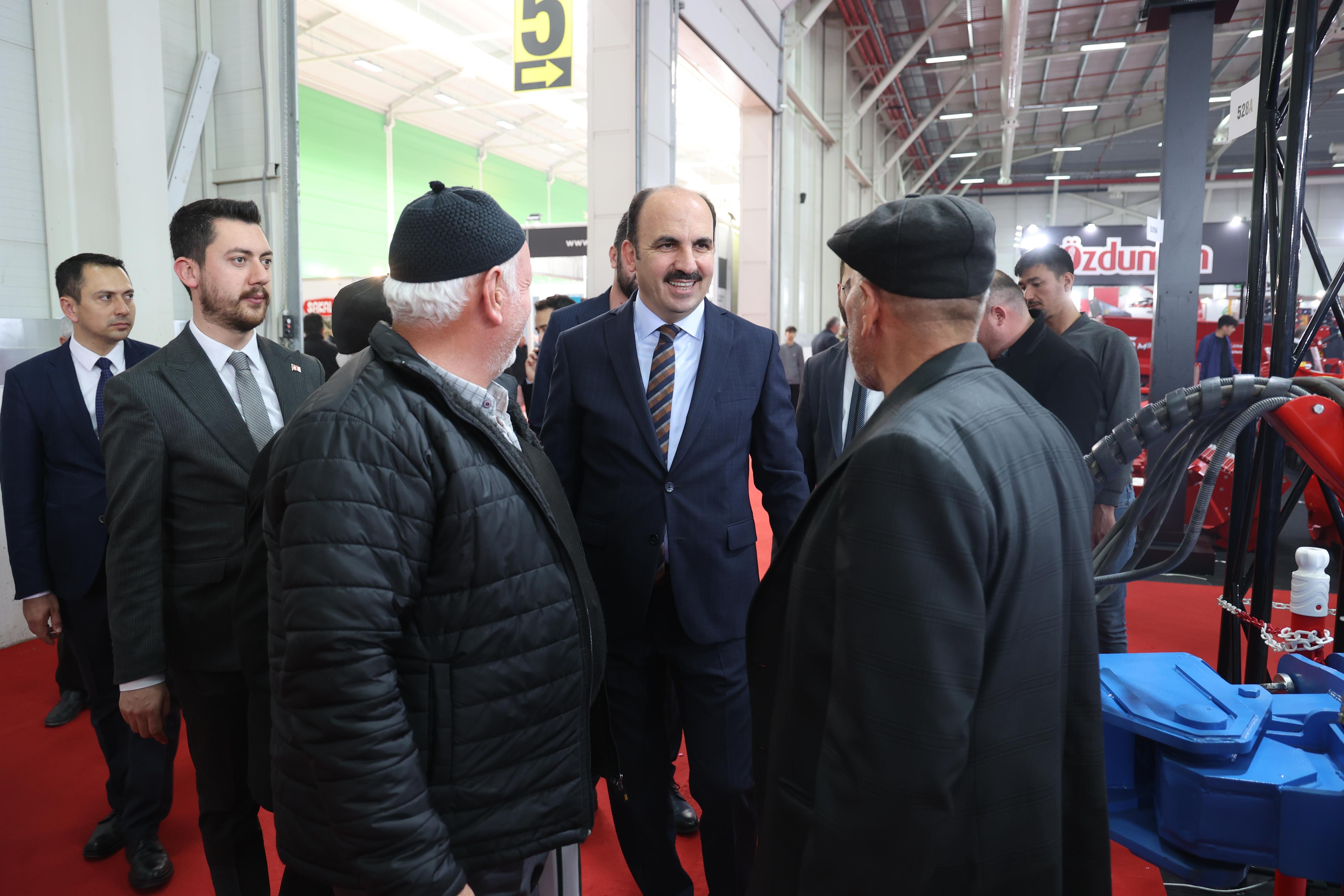BAŞKAN ALTAY KONYA TARIM FUARI'NDA FİRMALARLA VE ÇİFTÇİLERLE BİR ARAYA GELDİ
