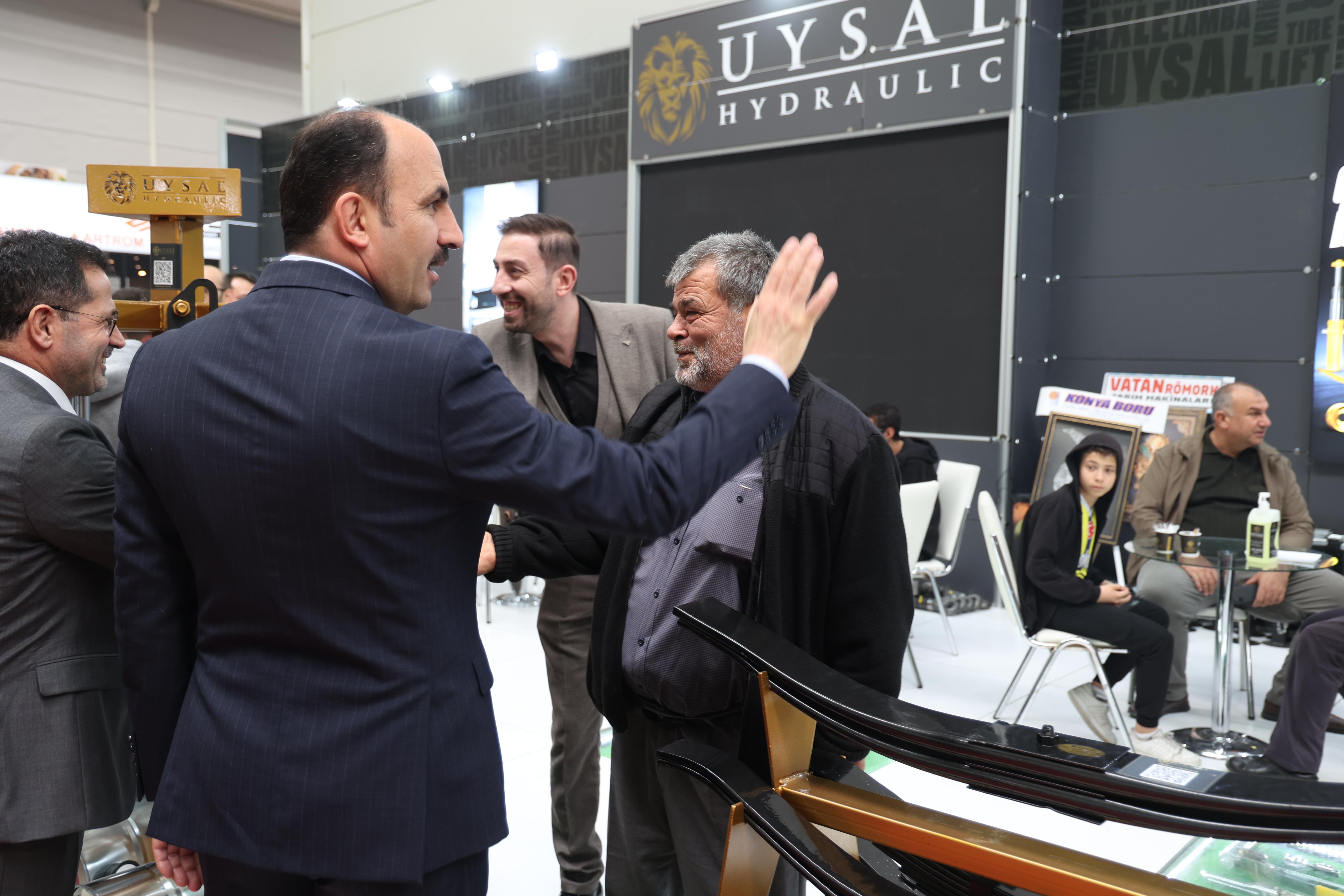 BAŞKAN ALTAY KONYA TARIM FUARI'NDA FİRMALARLA VE ÇİFTÇİLERLE BİR ARAYA GELDİ