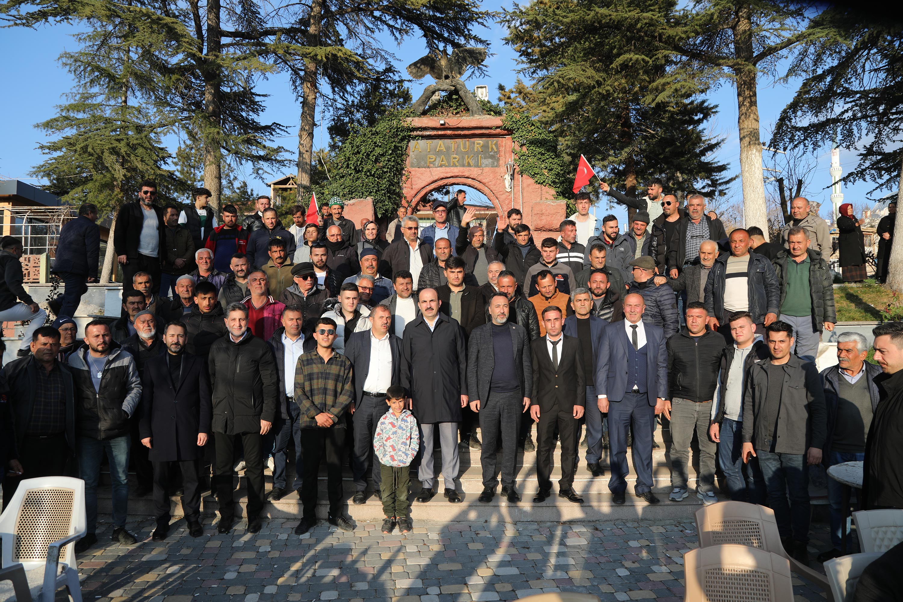 BAŞKAN ALTAY AHIRLI VE YALIHÜYÜK İLÇELERİNİ ZİYARET ETTİ, AHIRLI ÇOK AMAÇLI SALONUN AÇILIŞINI YAPTI