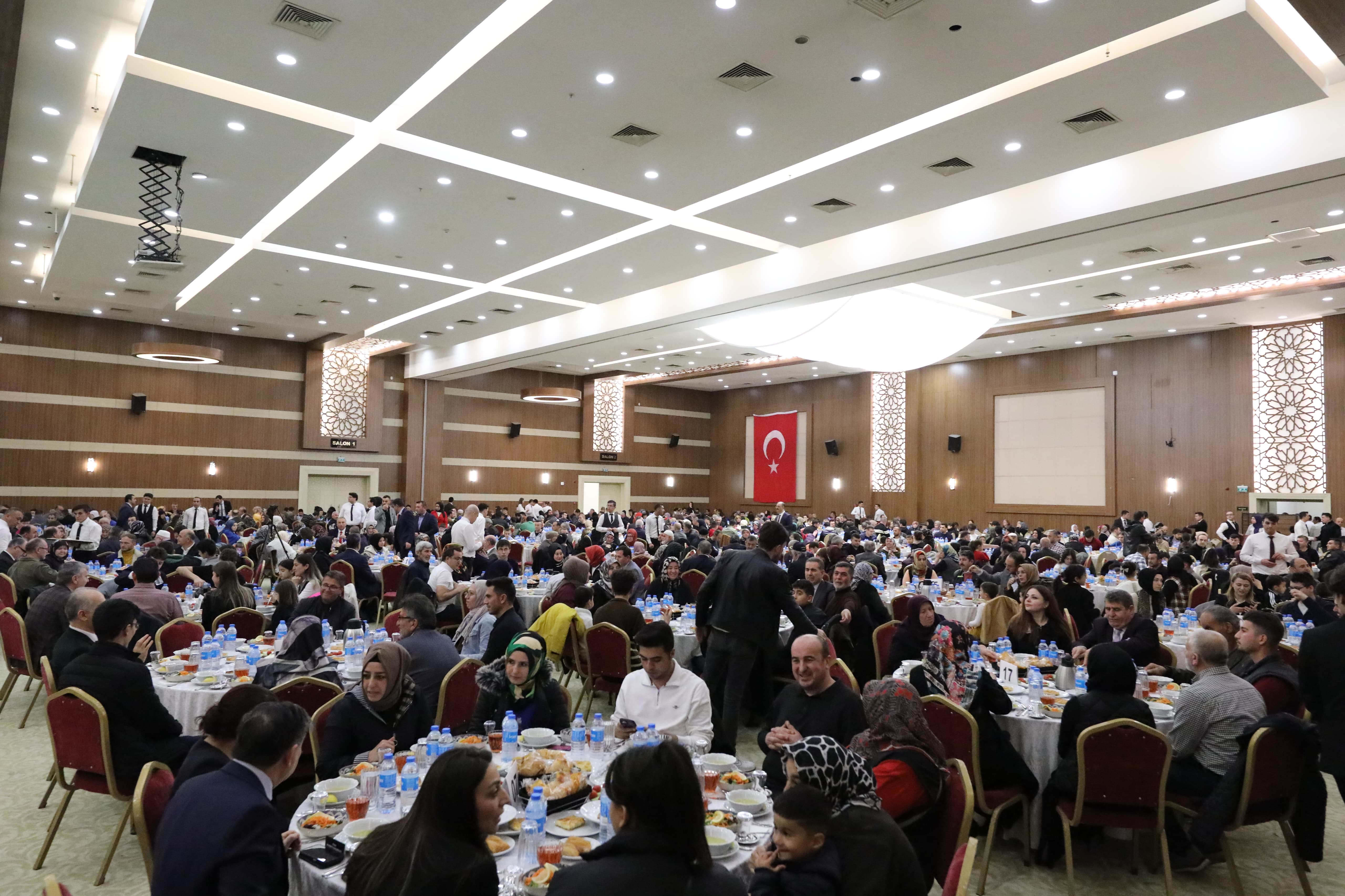 KONYA’DAKİ ŞEHİT AİLELERİ, GAZİLER VE GAZİ YAKINLARI İFTARDA BULUŞTU