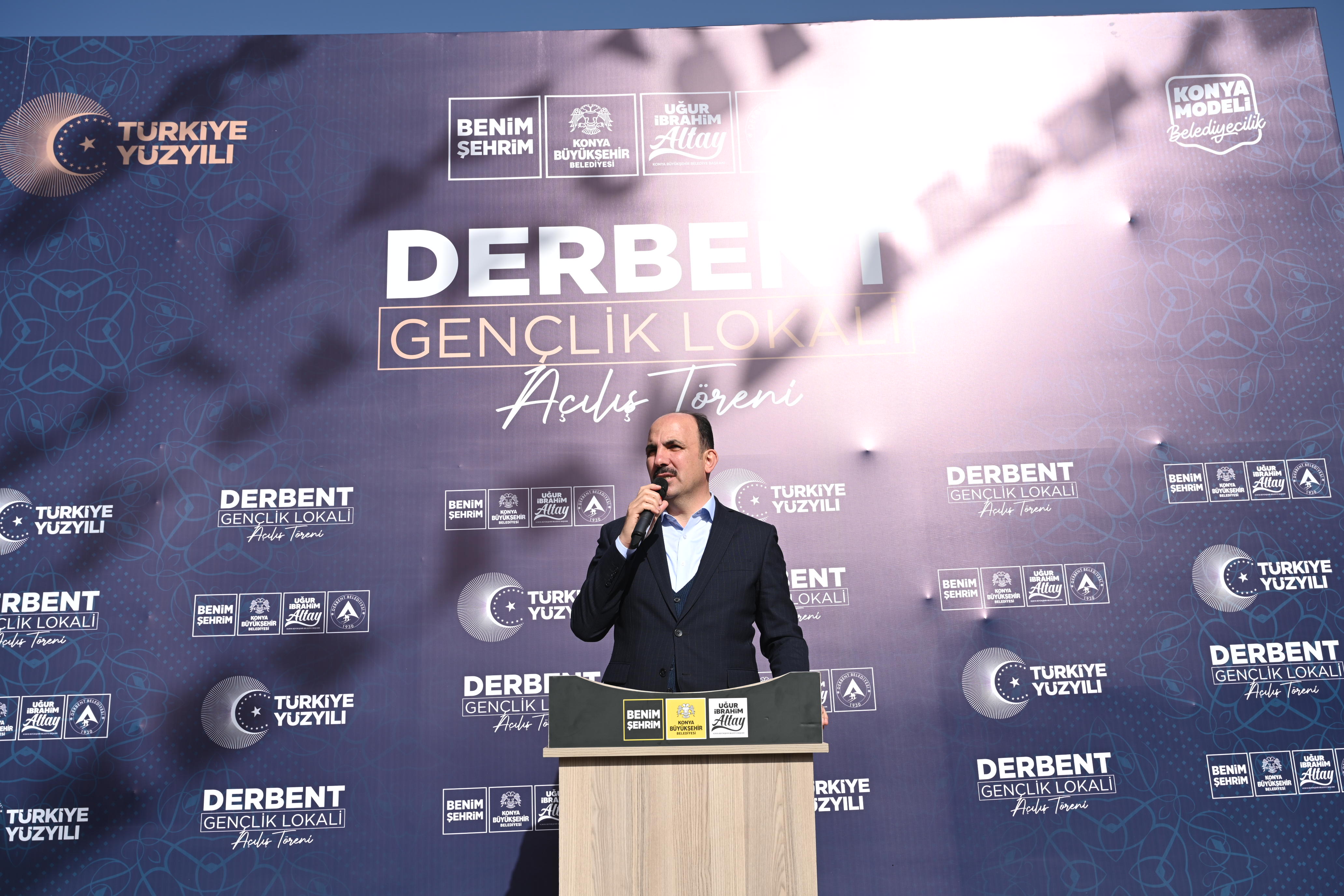 BAŞKAN ALTAY DERBENT’E KAZANDIRILAN GENÇLİK LOKALİNİ AÇTI