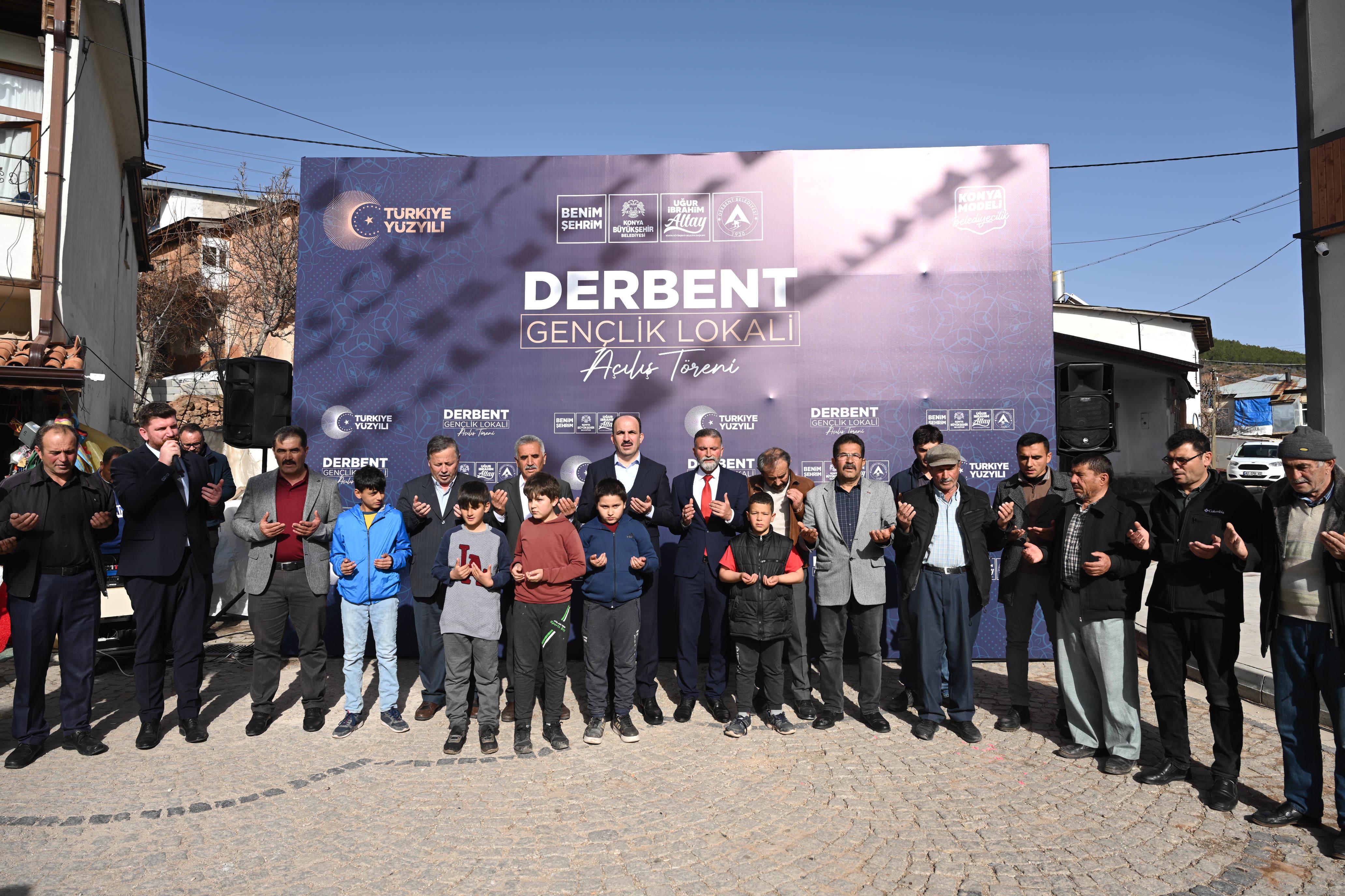 BAŞKAN ALTAY DERBENT’E KAZANDIRILAN GENÇLİK LOKALİNİ AÇTI