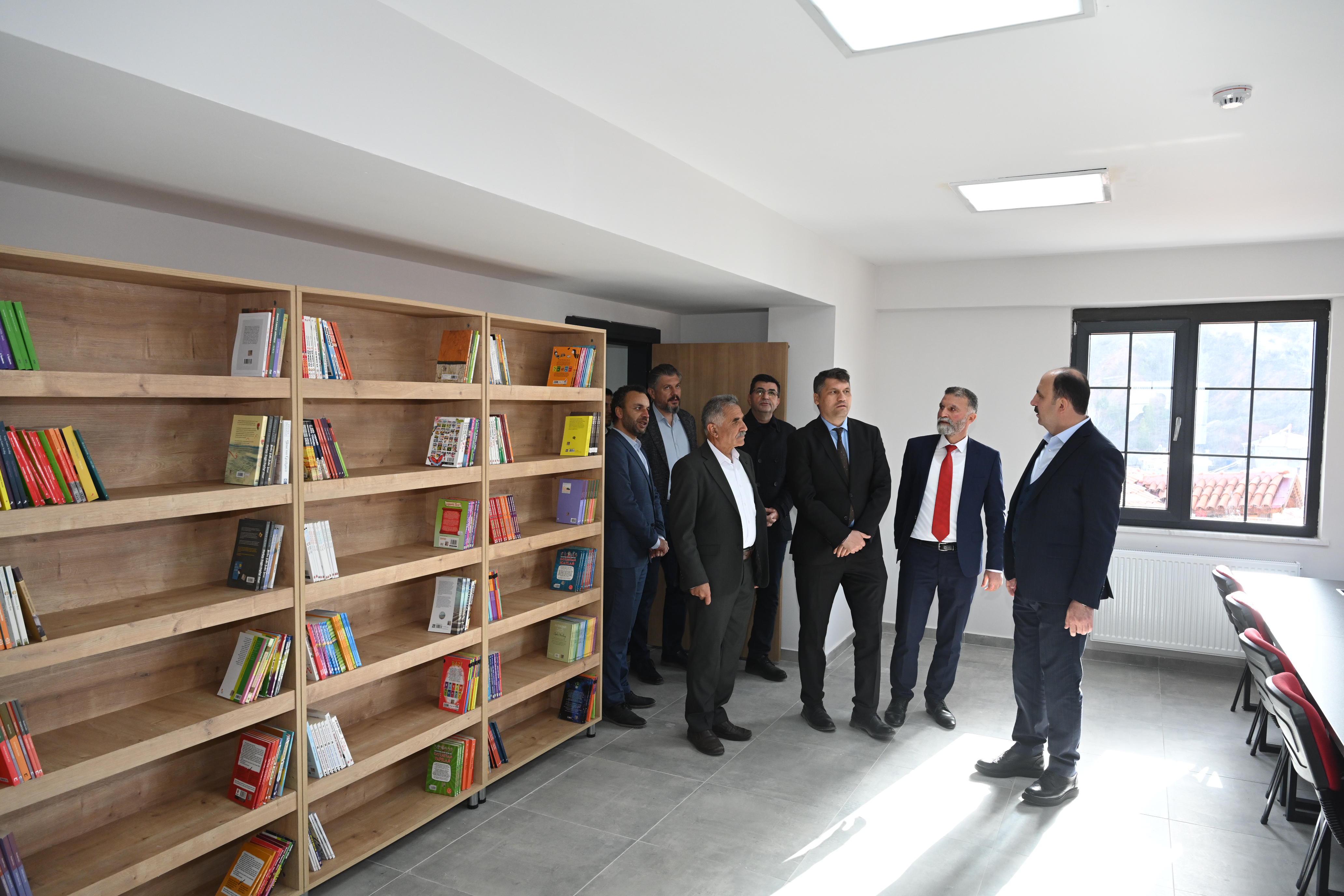 BAŞKAN ALTAY DERBENT’E KAZANDIRILAN GENÇLİK LOKALİNİ AÇTI