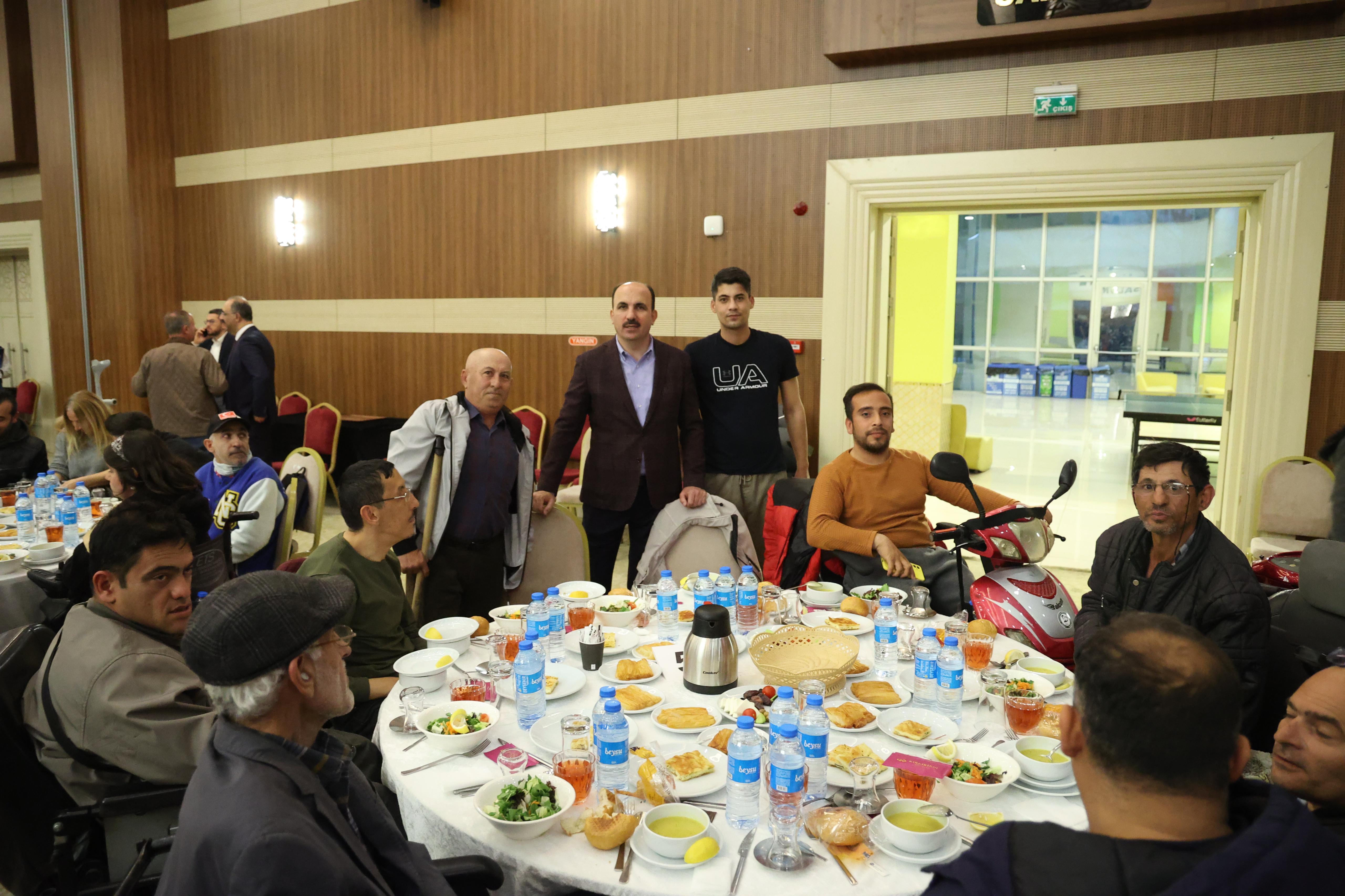 KONYA’DAKİ DEZAVANTAJLI GRUPLAR VE AİLELERİ İFTARDA BULUŞTU
