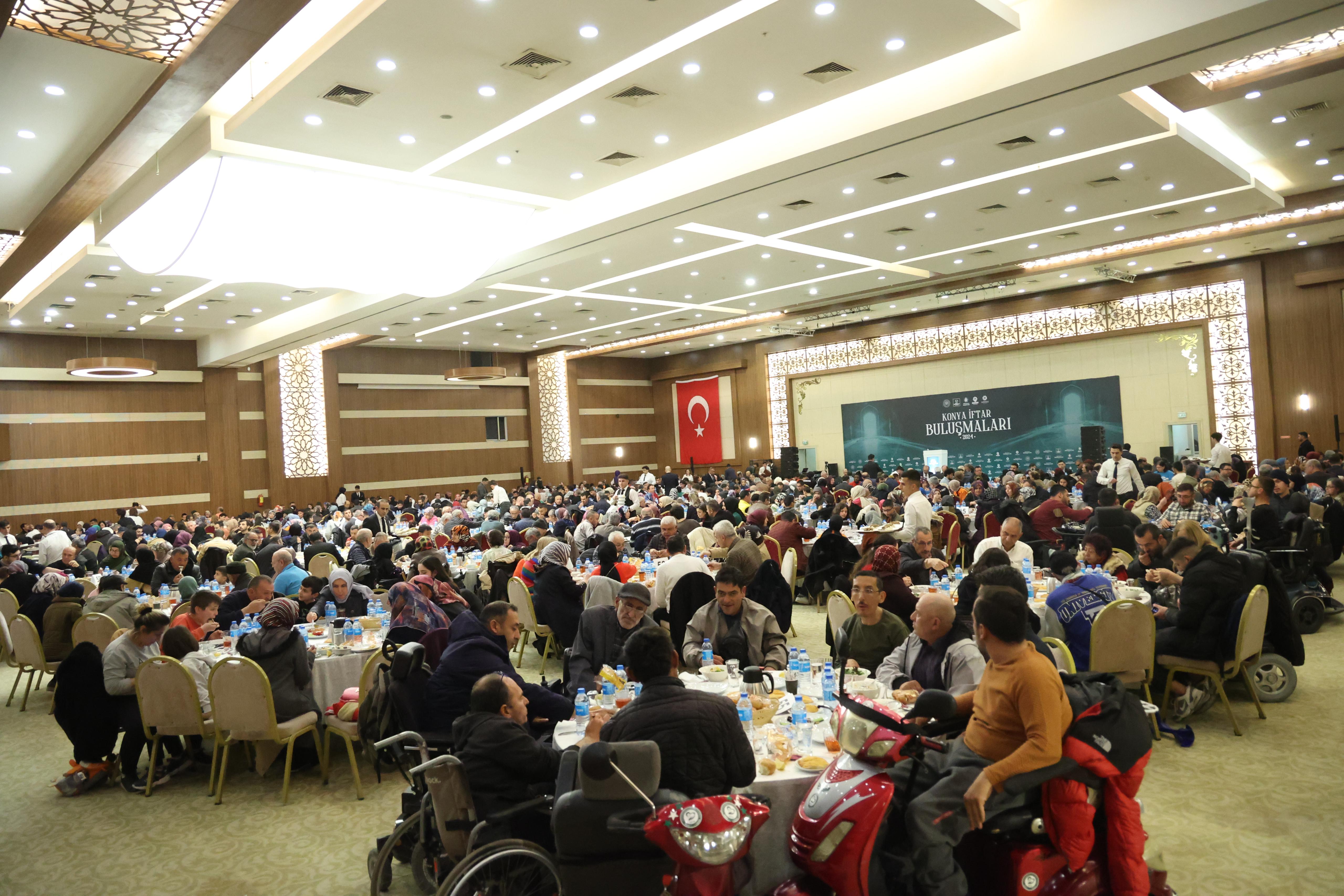 KONYA’DAKİ DEZAVANTAJLI GRUPLAR VE AİLELERİ İFTARDA BULUŞTU