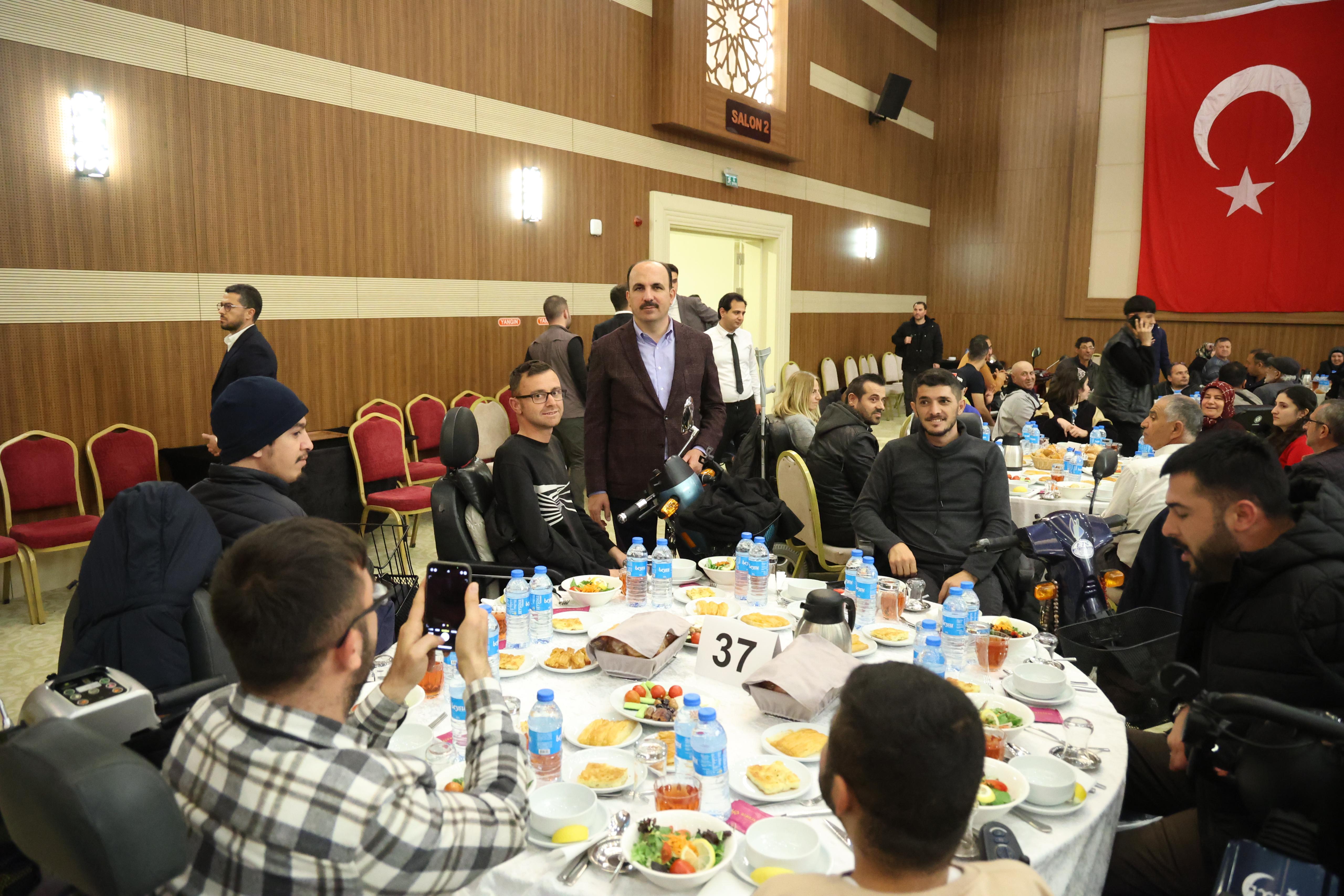 KONYA’DAKİ DEZAVANTAJLI GRUPLAR VE AİLELERİ İFTARDA BULUŞTU