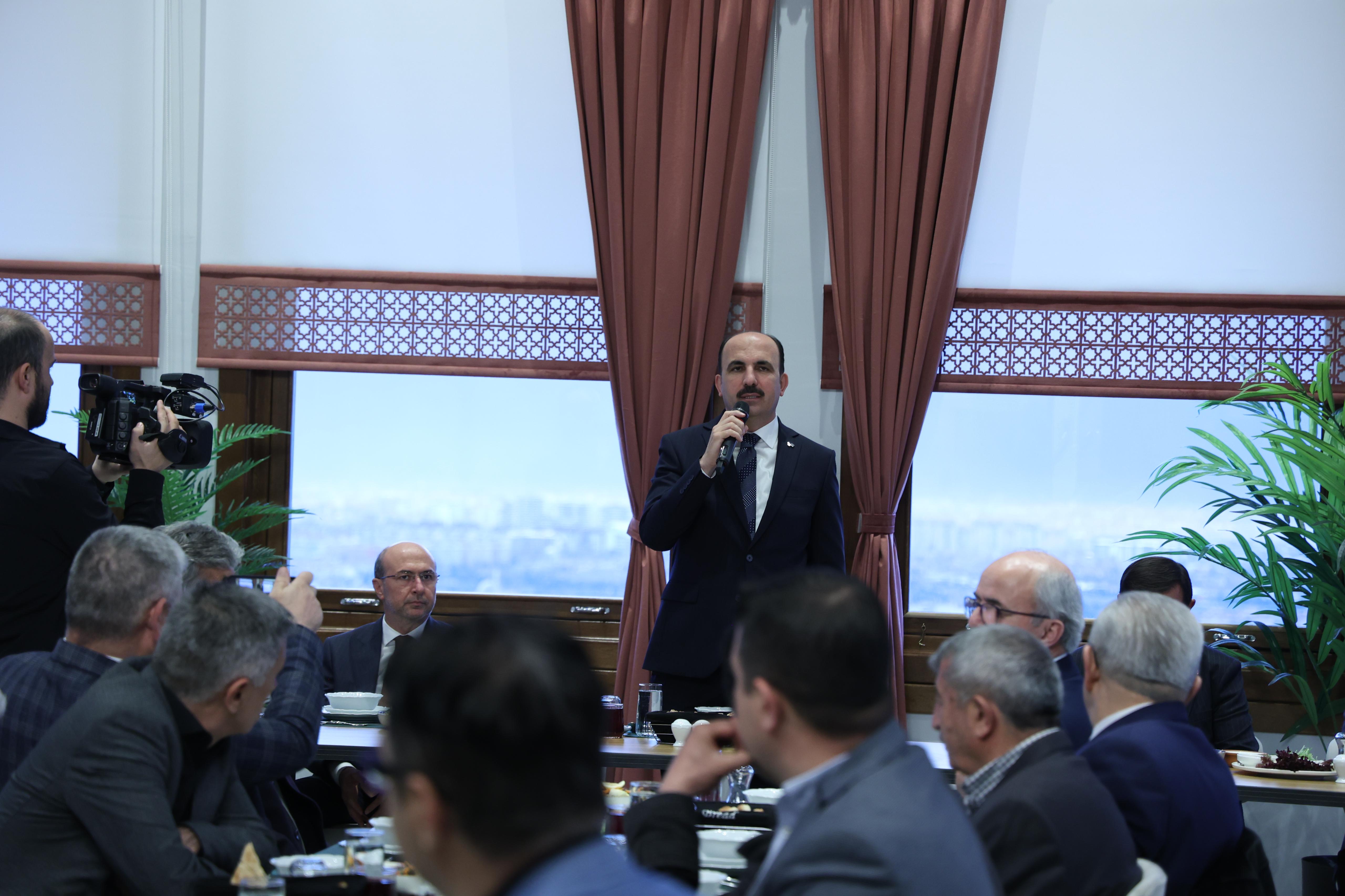 BAŞKAN ALTAY AKYOKUŞ KASRI’NDA BÜYÜKŞEHİR MECLİS ÜYELERİYLE BULUŞTU
