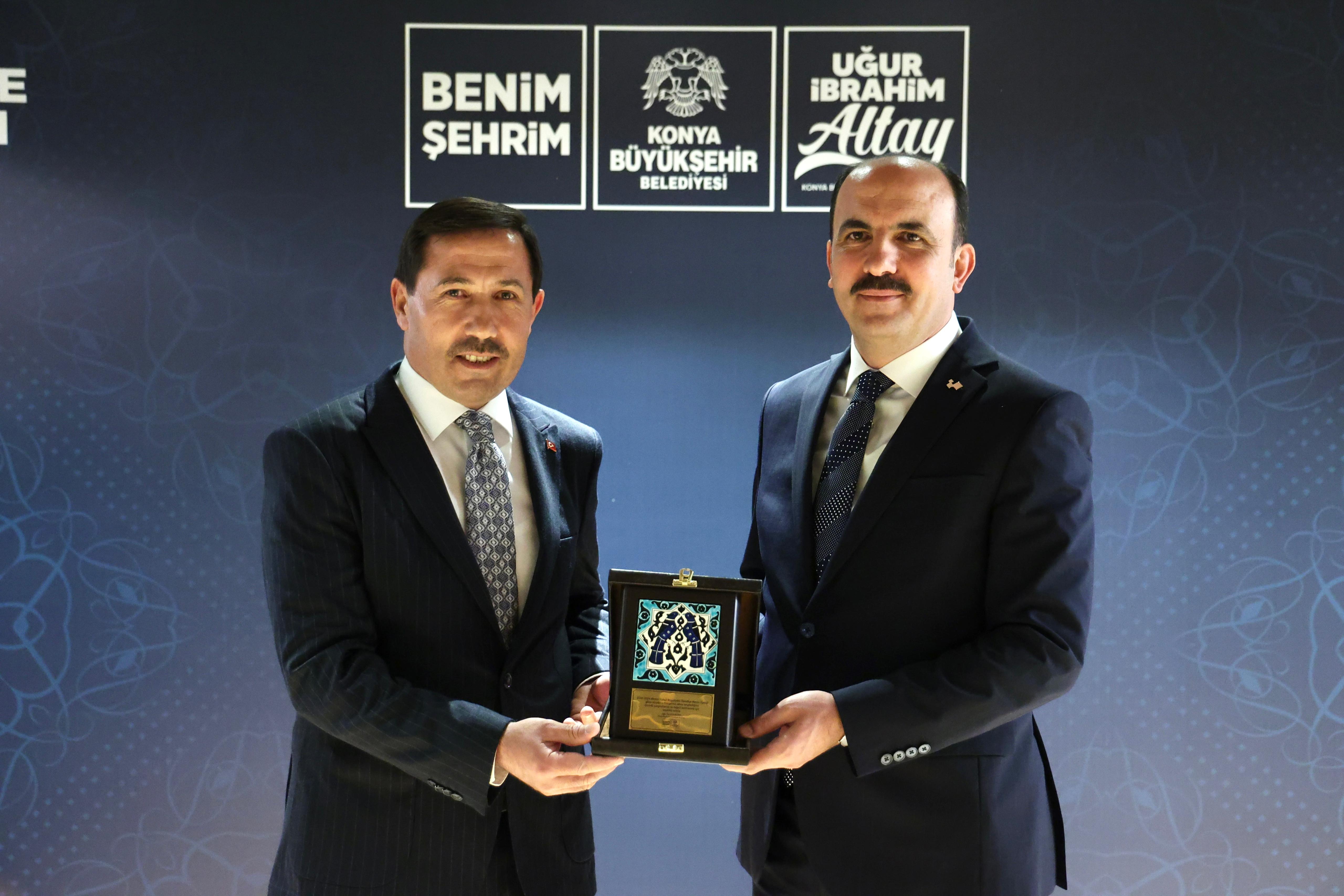 BAŞKAN ALTAY AKYOKUŞ KASRI’NDA BÜYÜKŞEHİR MECLİS ÜYELERİYLE BULUŞTU