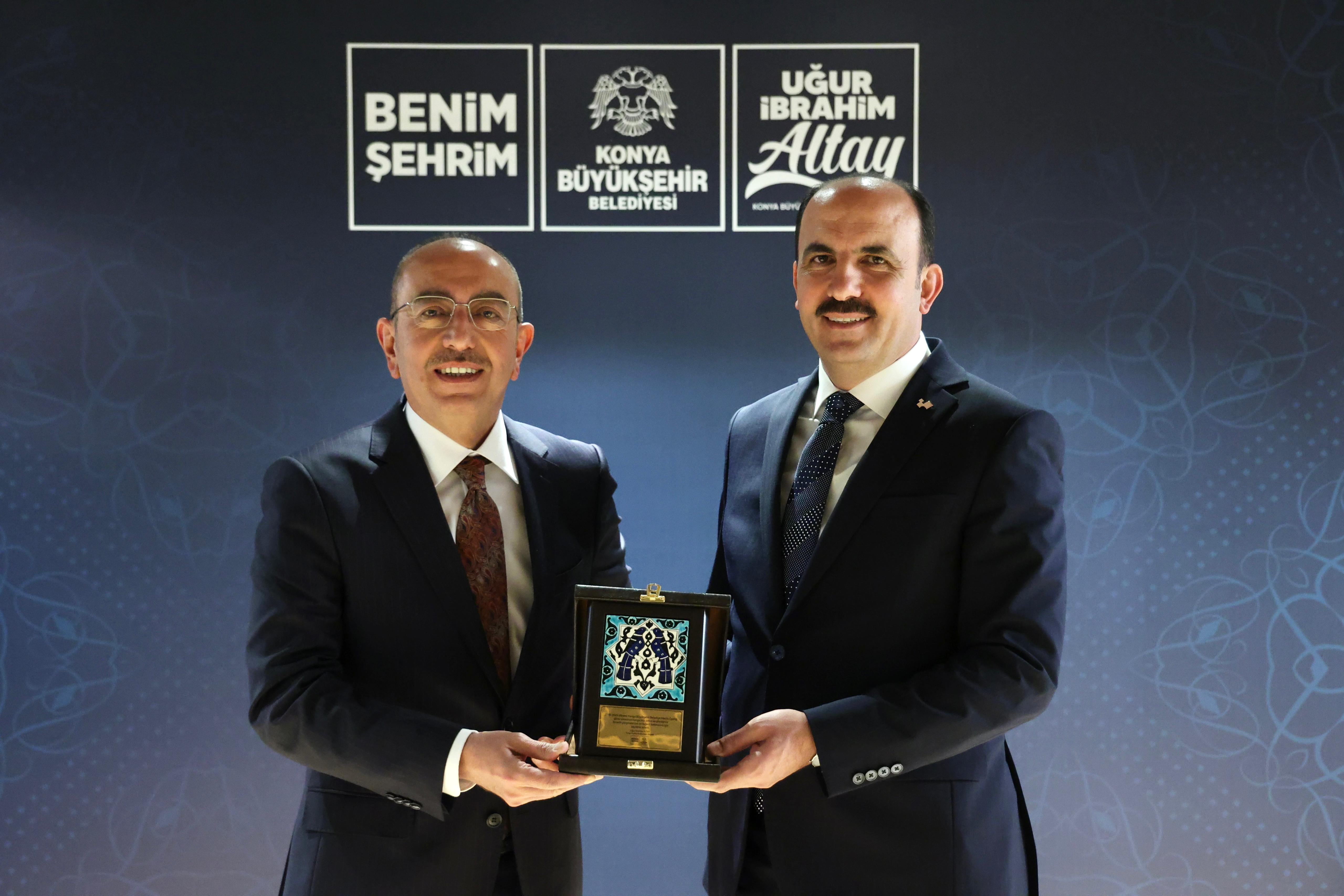 BAŞKAN ALTAY AKYOKUŞ KASRI’NDA BÜYÜKŞEHİR MECLİS ÜYELERİYLE BULUŞTU