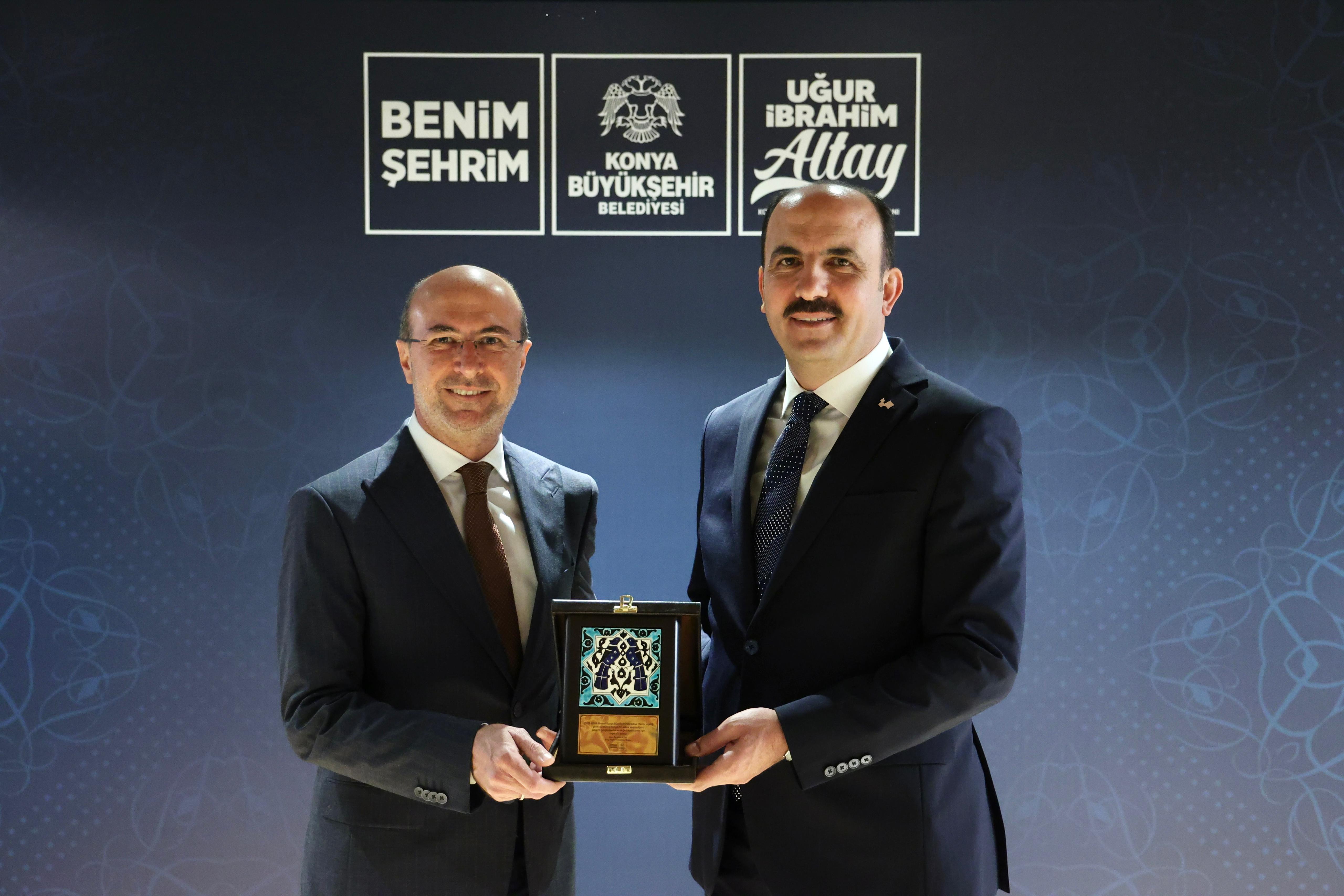 BAŞKAN ALTAY AKYOKUŞ KASRI’NDA BÜYÜKŞEHİR MECLİS ÜYELERİYLE BULUŞTU
