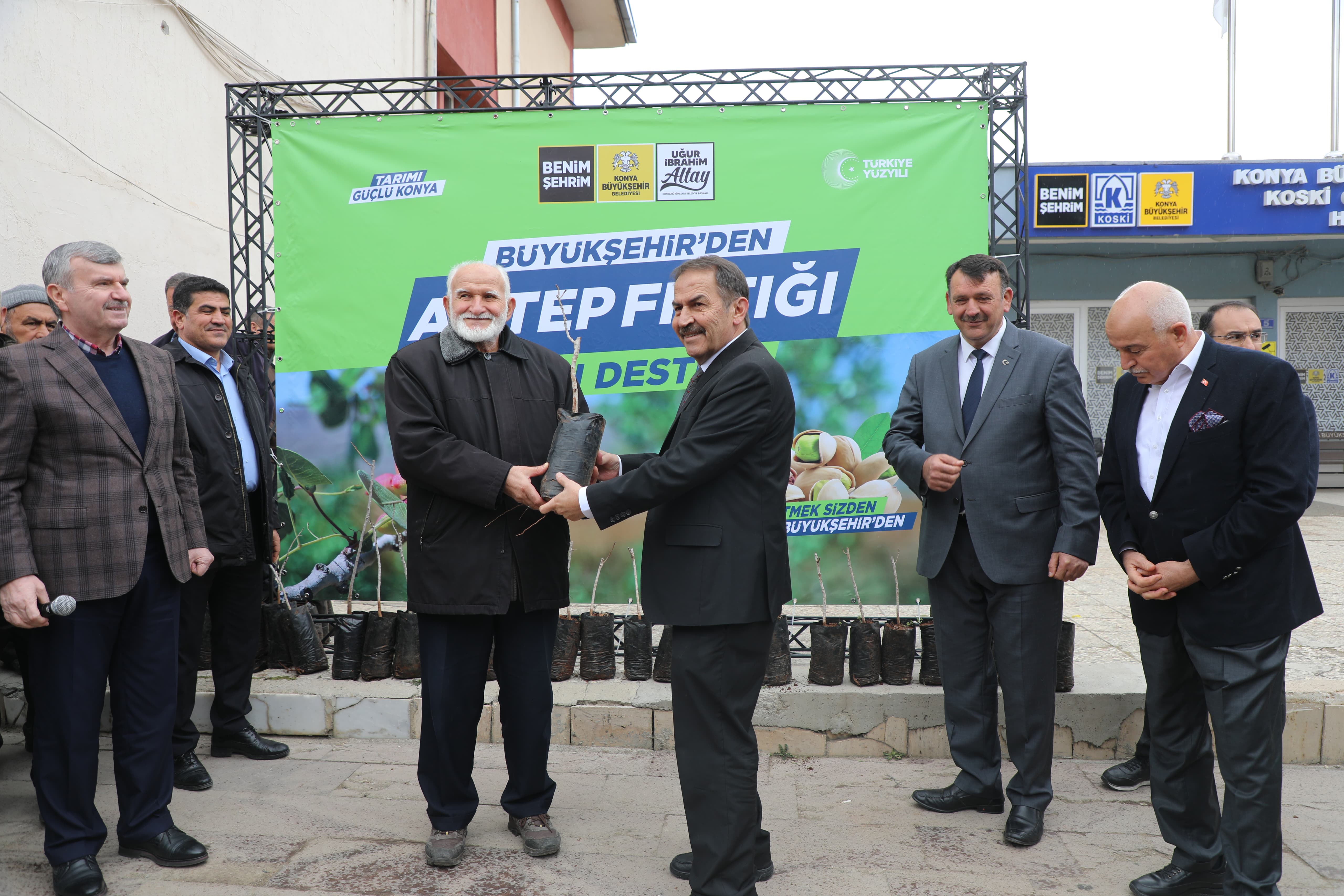 KONYA BÜYÜKŞEHİR’DEN YERKÖPRÜ HAVZASINDAKİ ÜRETİCİYE ANTEP FISTIĞI DESTEĞİ