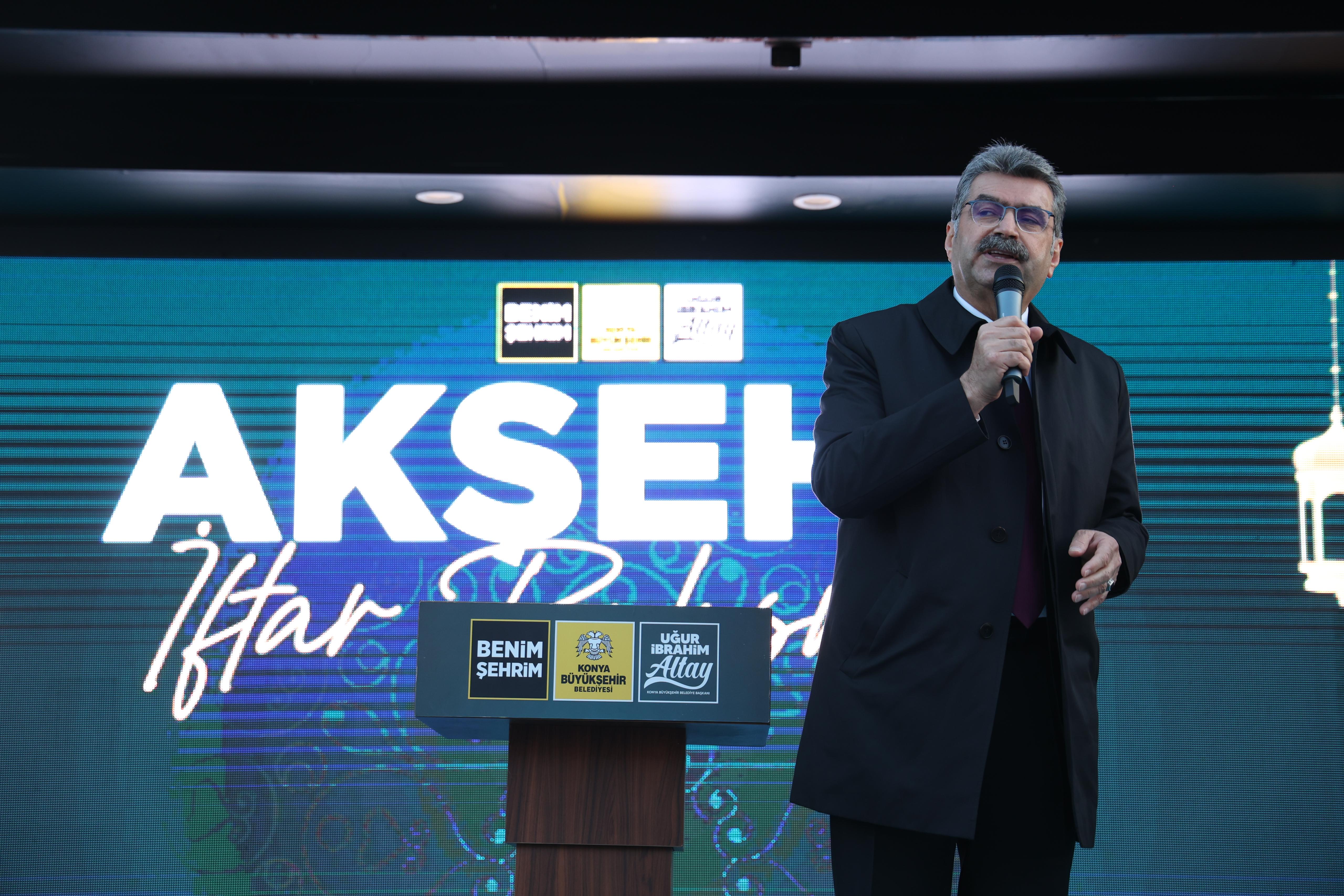 MUSTAFA VARANK VE BAŞKAN ALTAY AKŞEHİRLİLERLE İFTARDA BULUŞTU