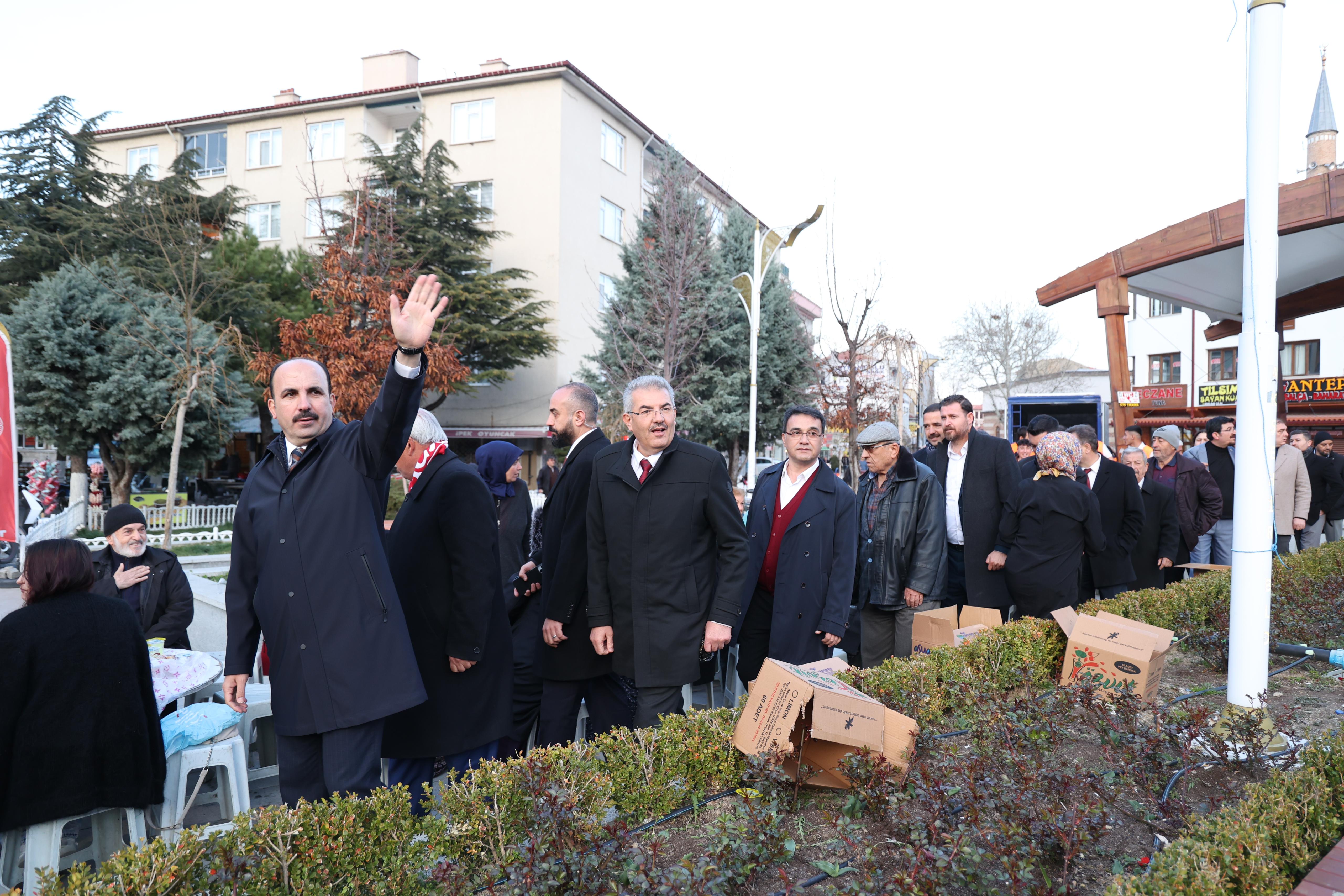 MUSTAFA VARANK VE BAŞKAN ALTAY AKŞEHİRLİLERLE İFTARDA BULUŞTU