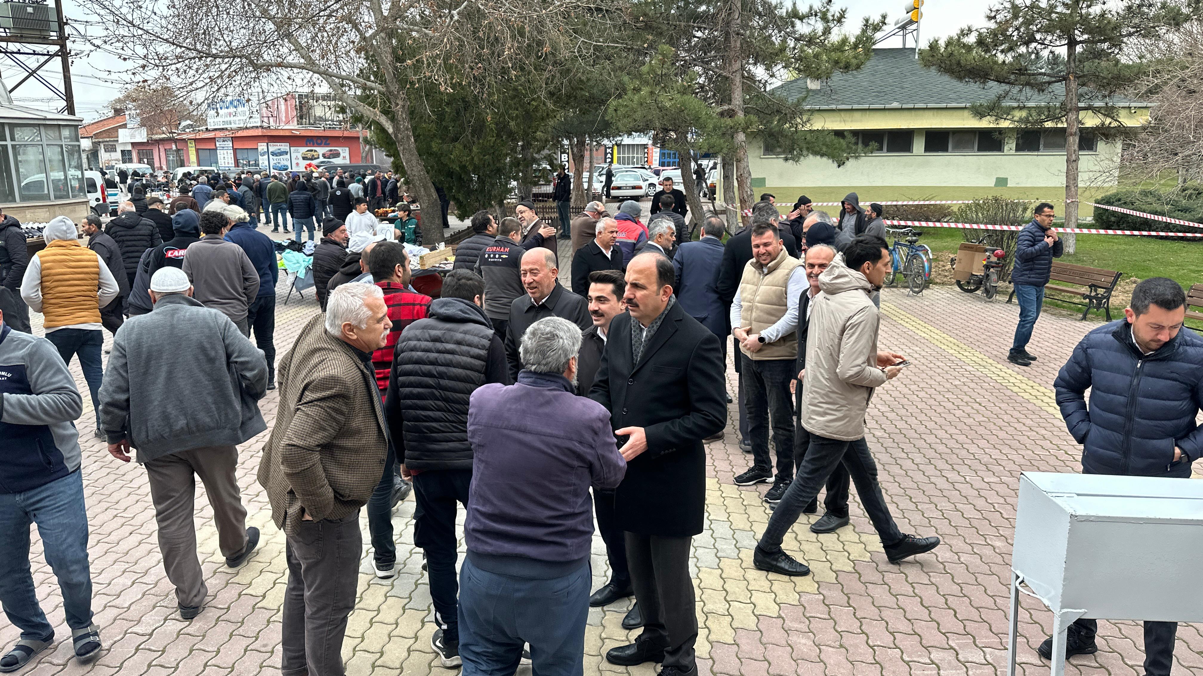 BAŞKAN ALTAY SELÇUKLU MOTORLU VASITALAR SANAYİ CAMİİ’NDE VATANDAŞLARLA BULUŞTU
