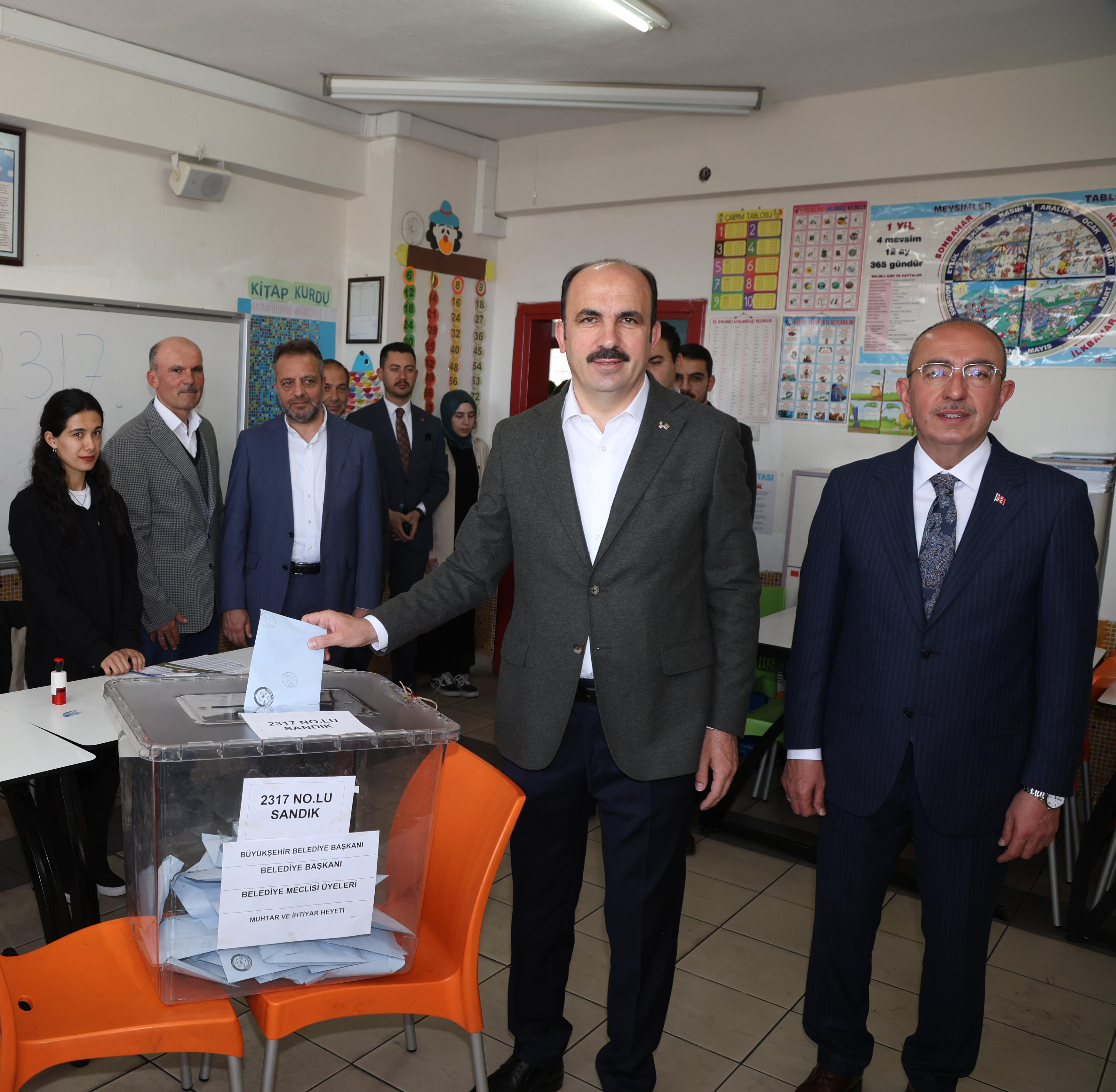 BAŞKAN ALTAY, 31 MART MAHALLİ İDARELER GENEL SEÇİMLERİ İÇİN OYUNU KULLANDI