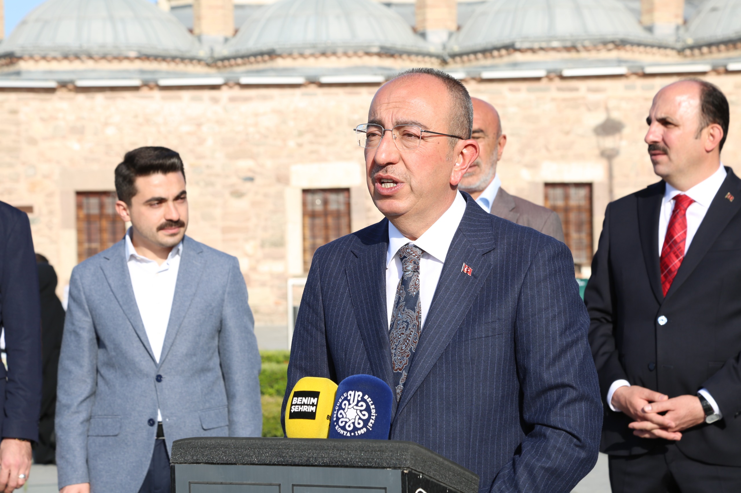 BAŞKAN ALTAY, İL BAŞKANI ANGI VE MERKEZ İLÇE BELEDİYE BAŞKANLARI MEVLANA TÜRBESİ’Nİ ZİYARET ETTİ