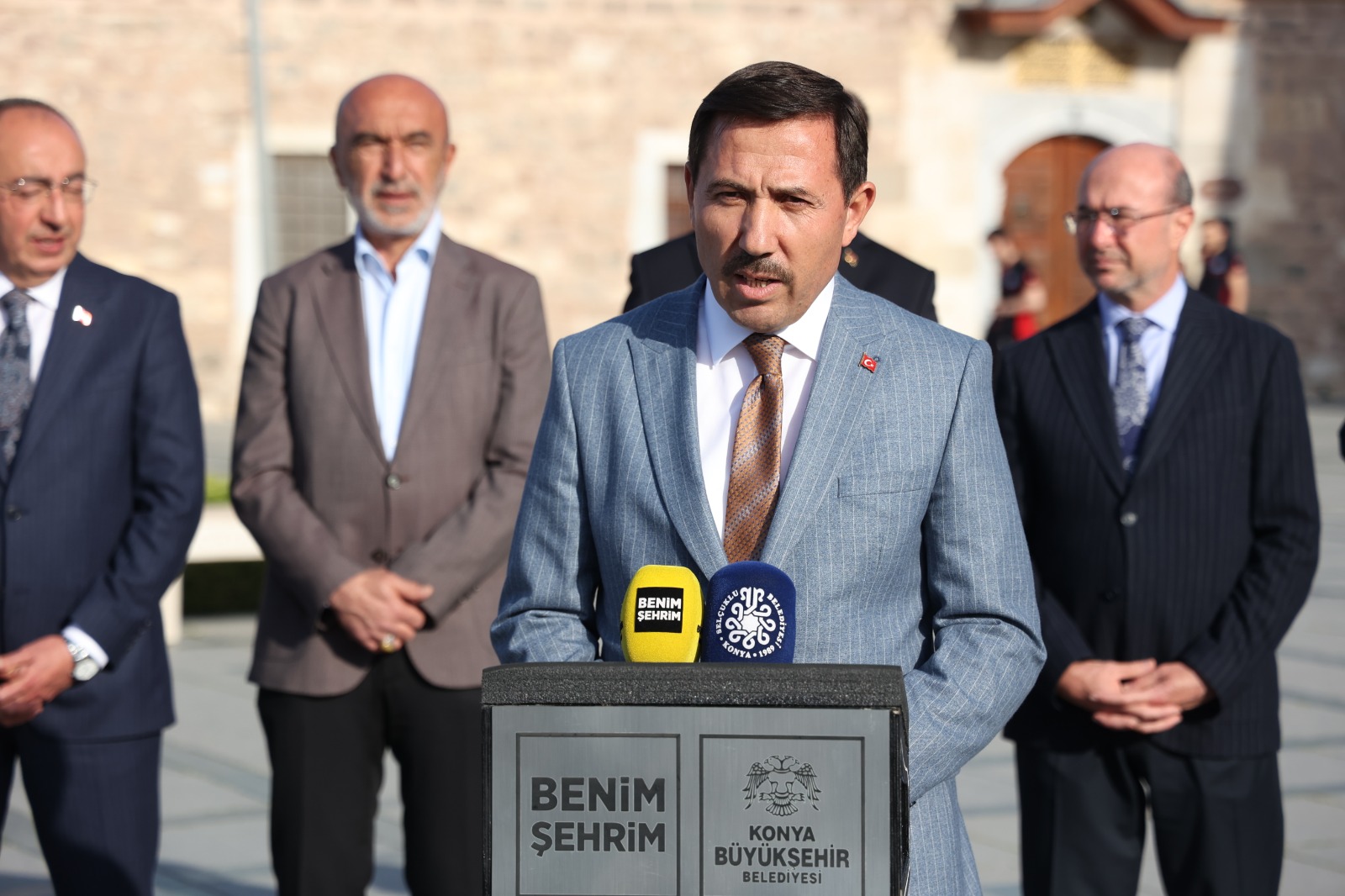 BAŞKAN ALTAY, İL BAŞKANI ANGI VE MERKEZ İLÇE BELEDİYE BAŞKANLARI MEVLANA TÜRBESİ’Nİ ZİYARET ETTİ