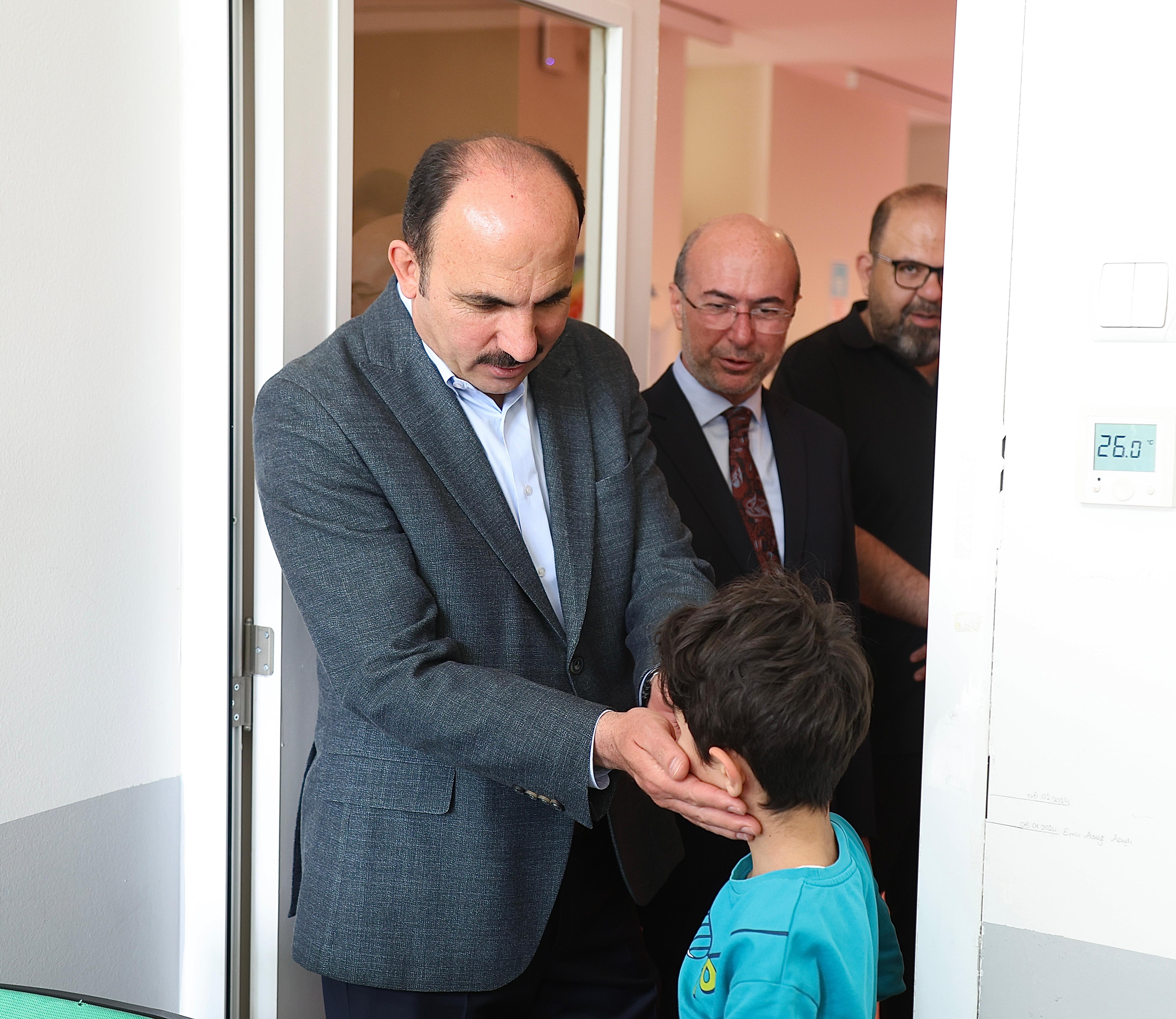 BAŞKAN ALTAY, 2 NİSAN DÜNYA OTİZM FARKINDALIK GÜNÜ’NDE SOBE’Yİ ZİYARET ETTİ