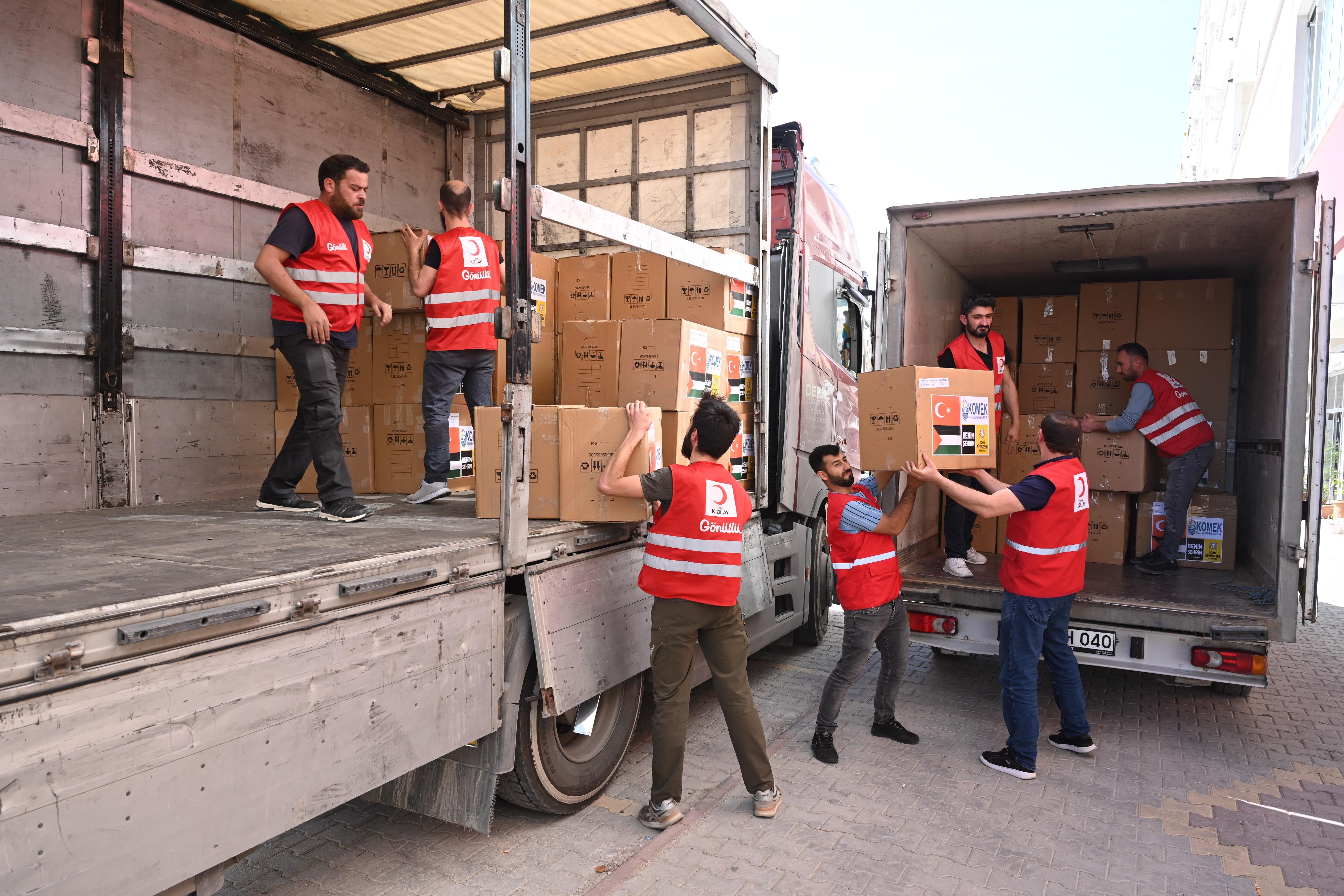 KOMEK BAYRAMDA GAZZELİ ÇOCUKLARIN YÜZÜNÜ GÜLDÜRECEK