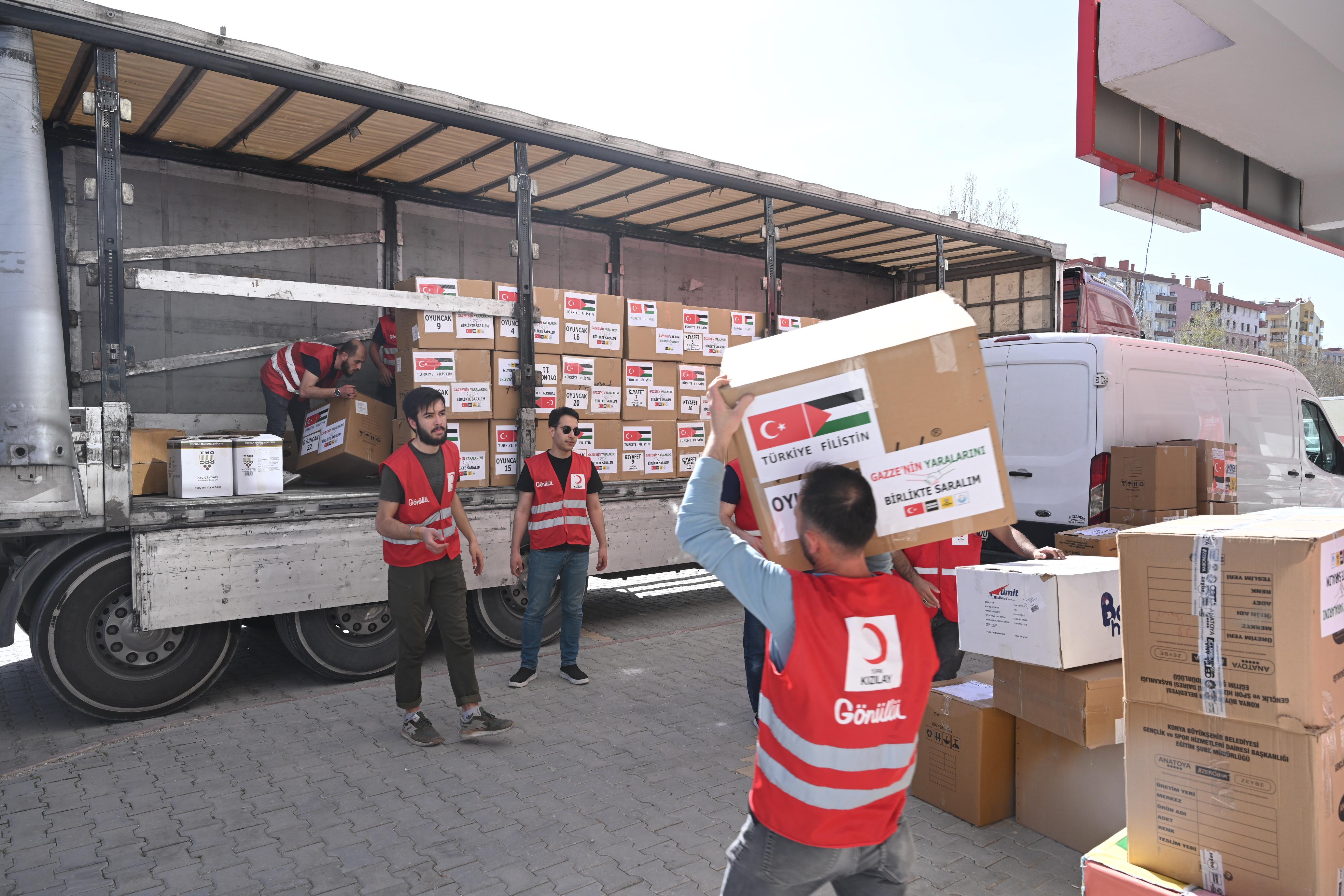 KOMEK BAYRAMDA GAZZELİ ÇOCUKLARIN YÜZÜNÜ GÜLDÜRECEK