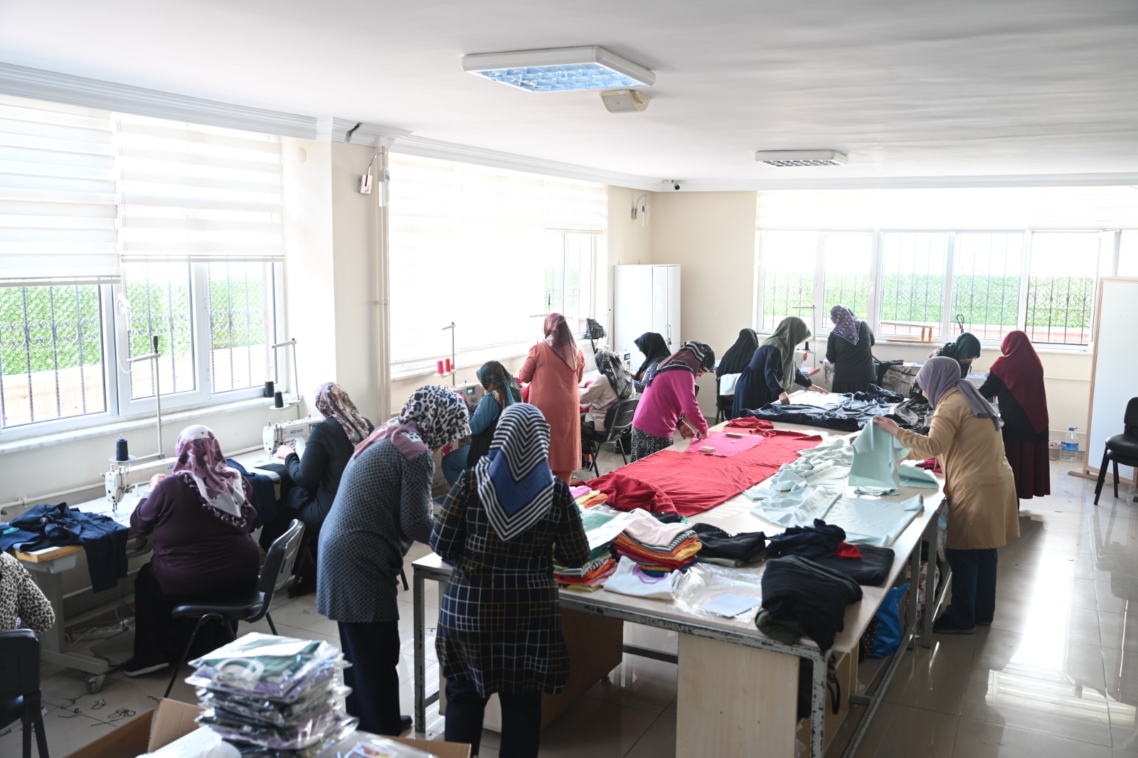KOMEK BAYRAMDA GAZZELİ ÇOCUKLARIN YÜZÜNÜ GÜLDÜRECEK
