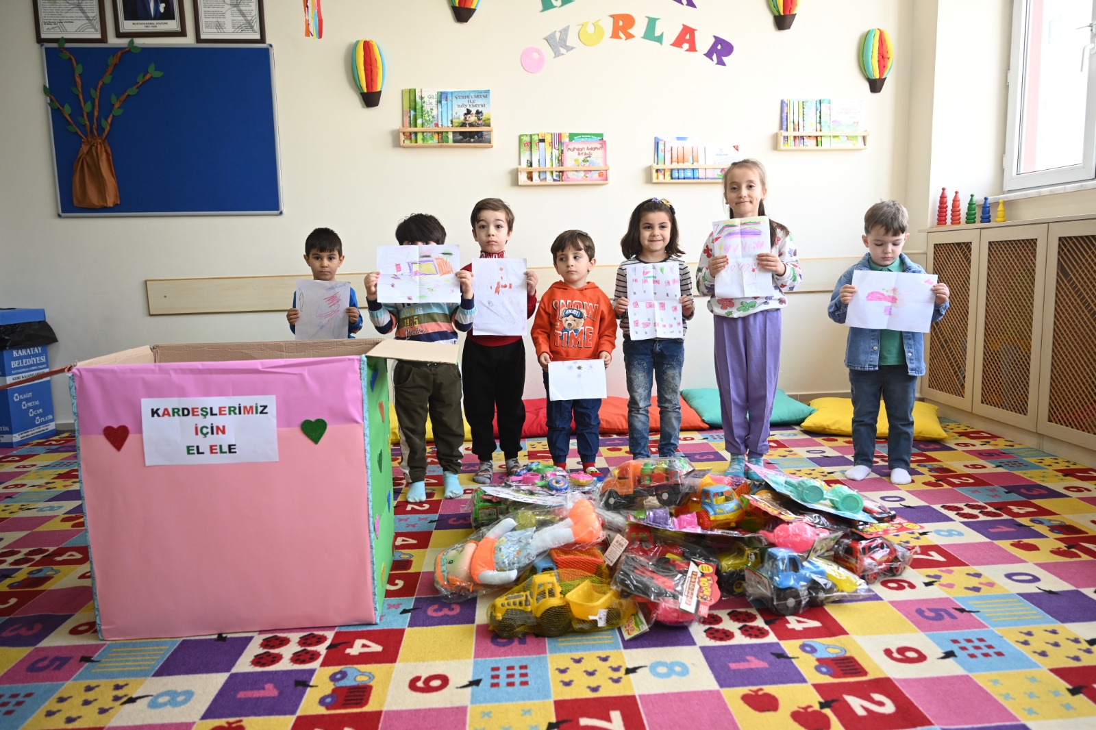 KOMEK BAYRAMDA GAZZELİ ÇOCUKLARIN YÜZÜNÜ GÜLDÜRECEK