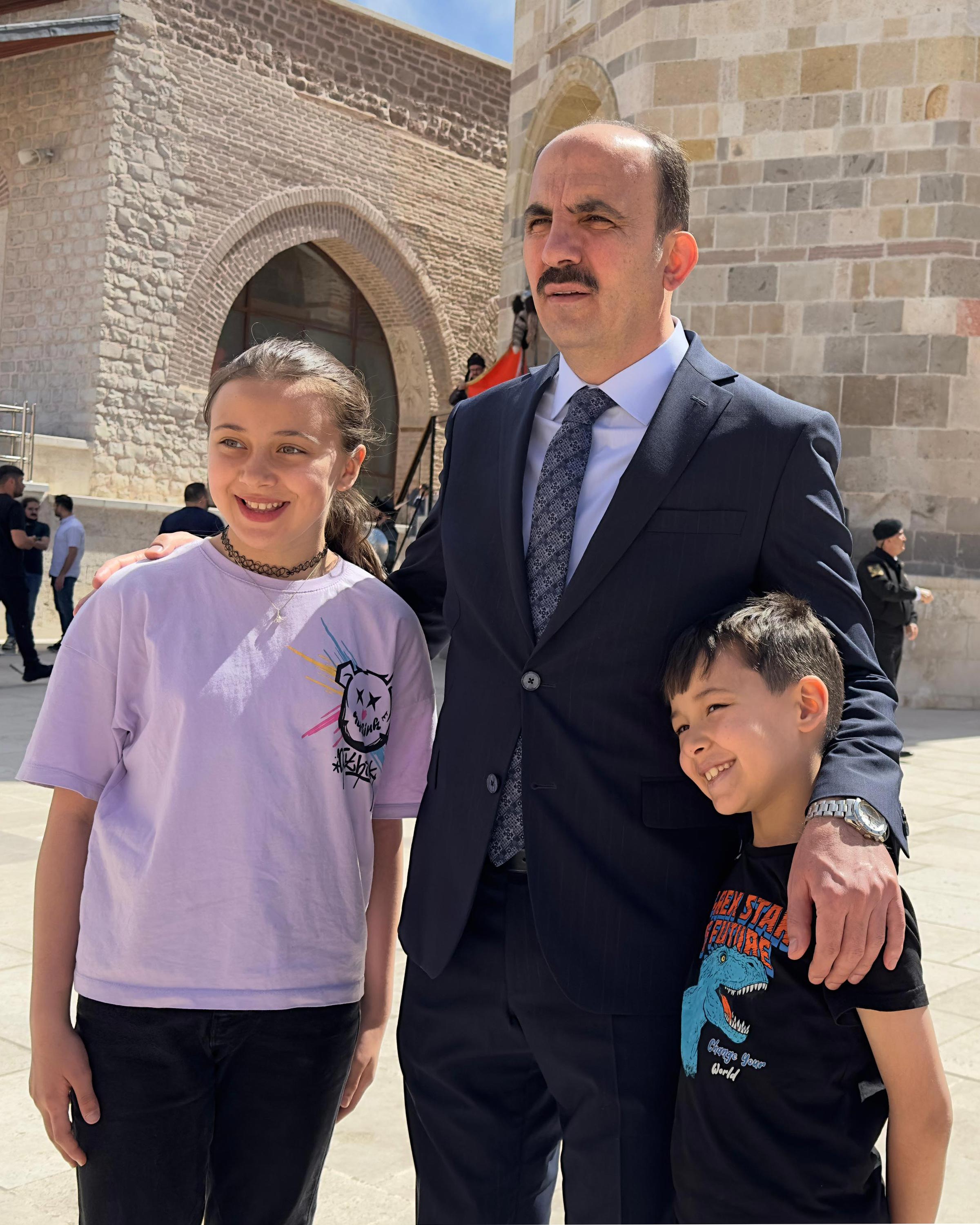 BAŞKAN ALTAY ALAADDİN CAMİİ’NDE VATANDAŞLARLA BULUŞTU