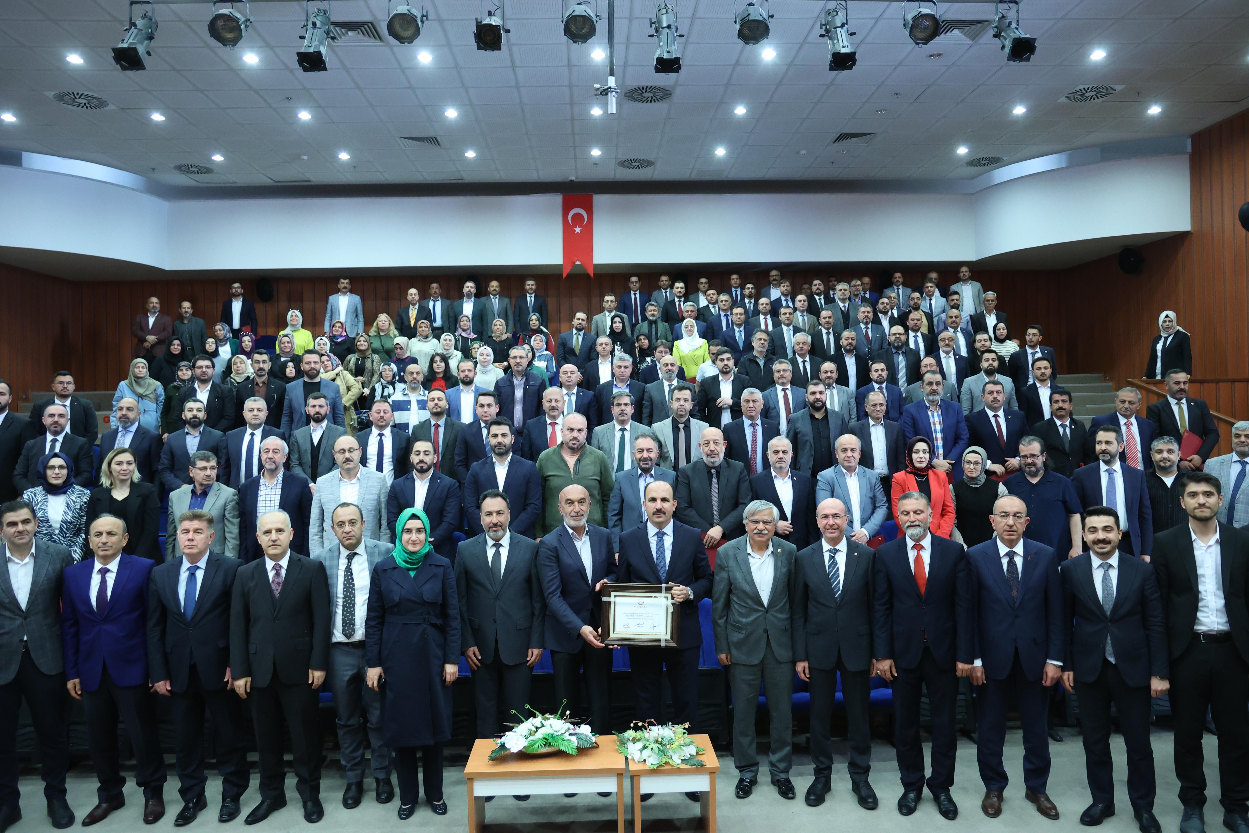 KONYA BÜYÜKŞEHİR BELEDİYE BAŞKANI ALTAY MAZBATASINI ALDI