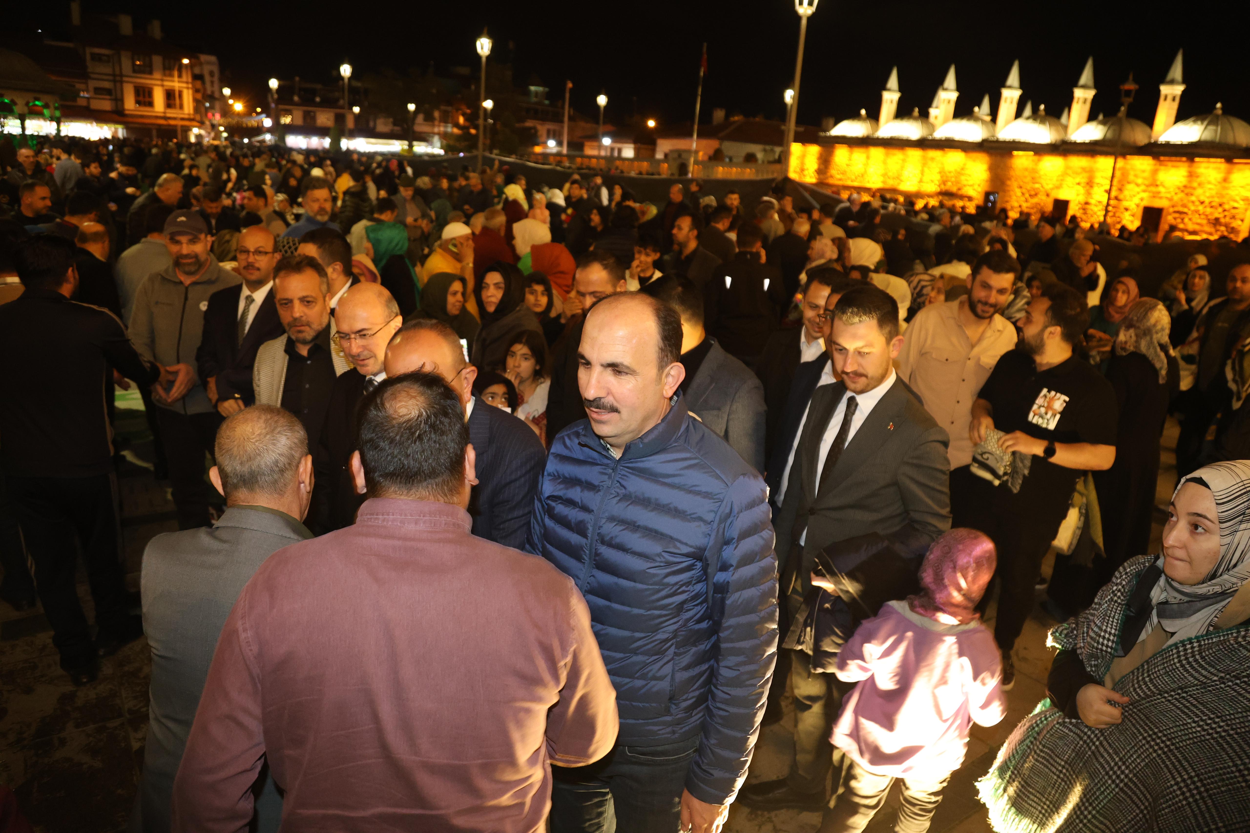BAŞKAN ALTAY KONYALILARIN KADİR GECESİ COŞKUSUNA ORTAK OLDU