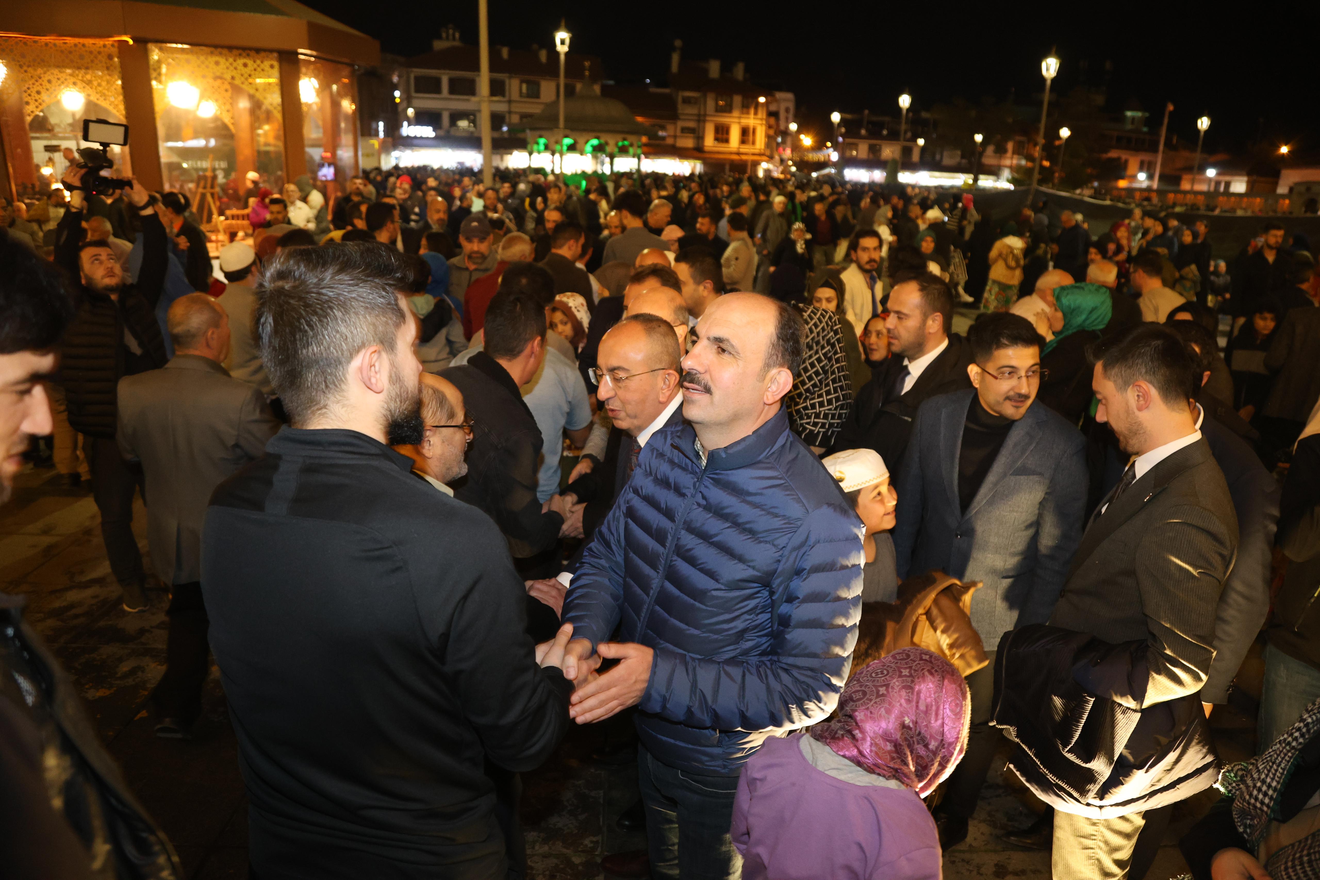BAŞKAN ALTAY KONYALILARIN KADİR GECESİ COŞKUSUNA ORTAK OLDU