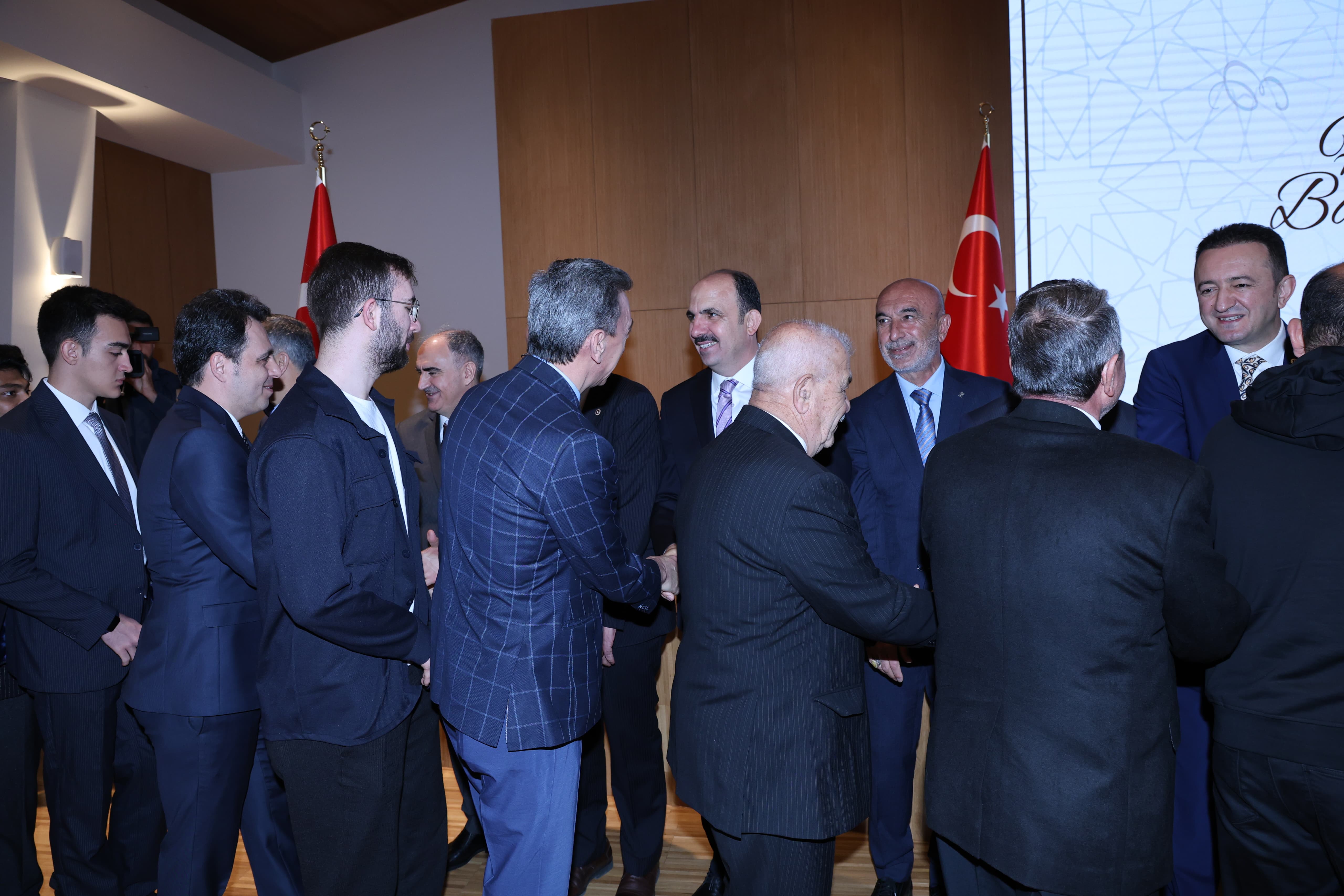 İÇİŞLERİ BAKANI YERLİKAYA BAYRAMIN İLK GÜNÜ KONYALILARLA BULUŞTU