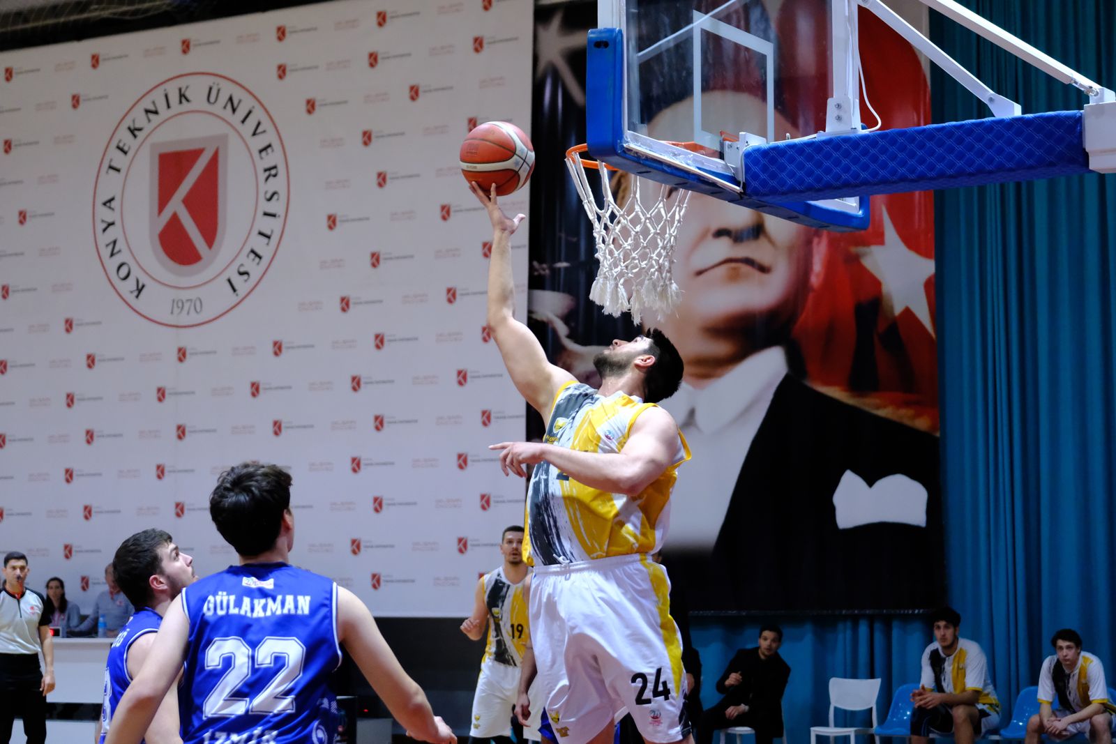 BÜYÜKŞEHİR BELEDİYESPOR BASKETBOLDA YARI FİNALDE